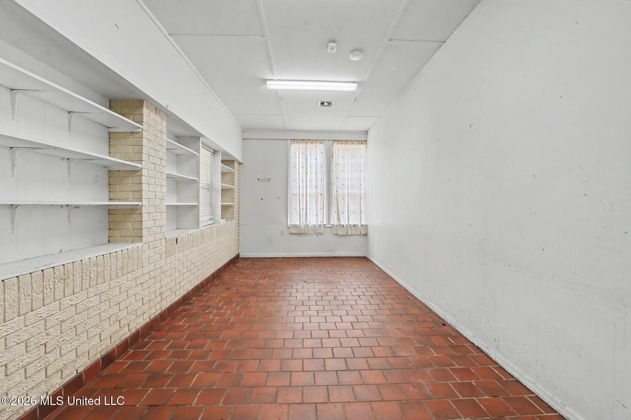1916 Ladnier Road Property Photo 9