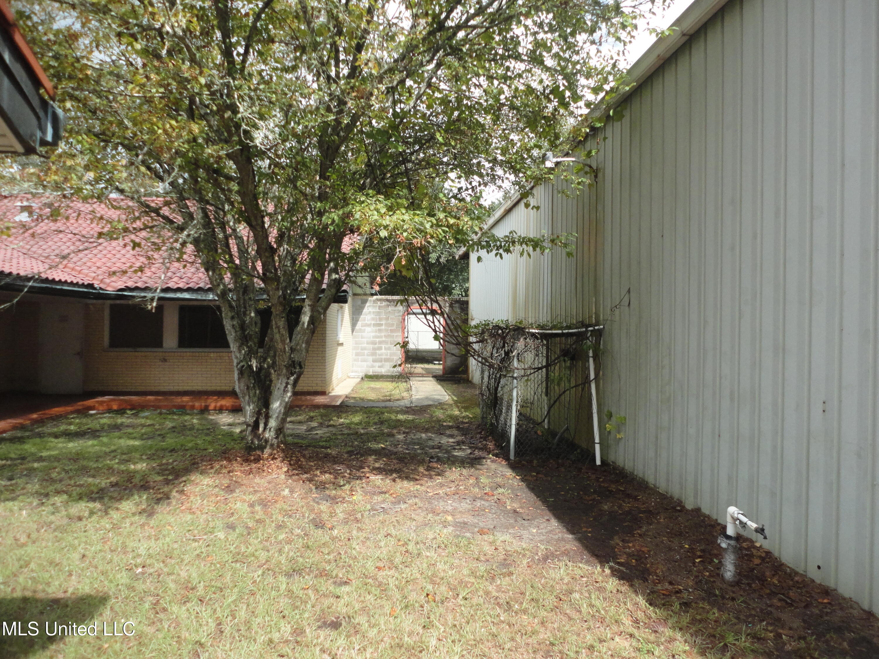 1916 Ladnier Road Property Photo 25
