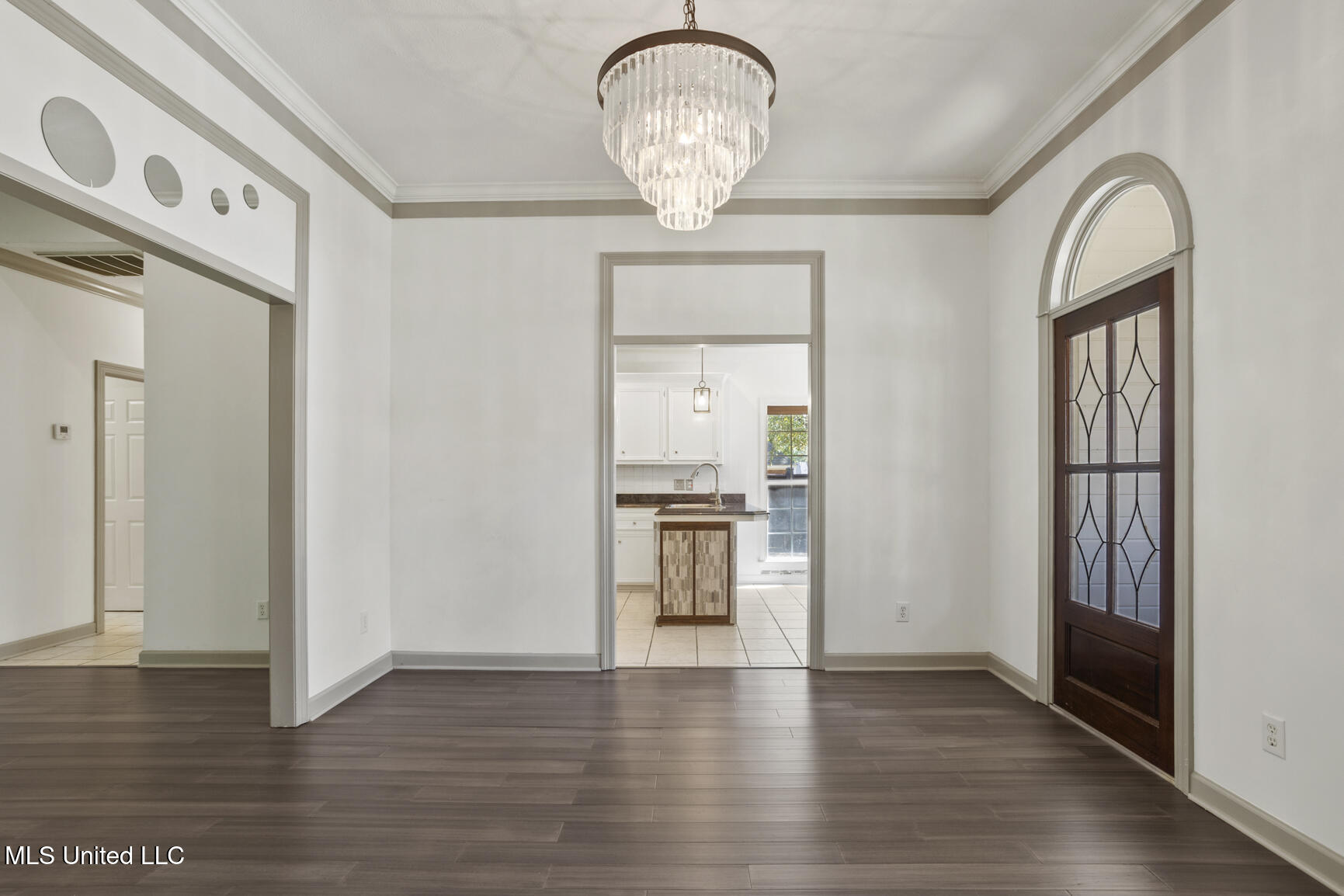 720 Woodgate Drive Property Photo 3