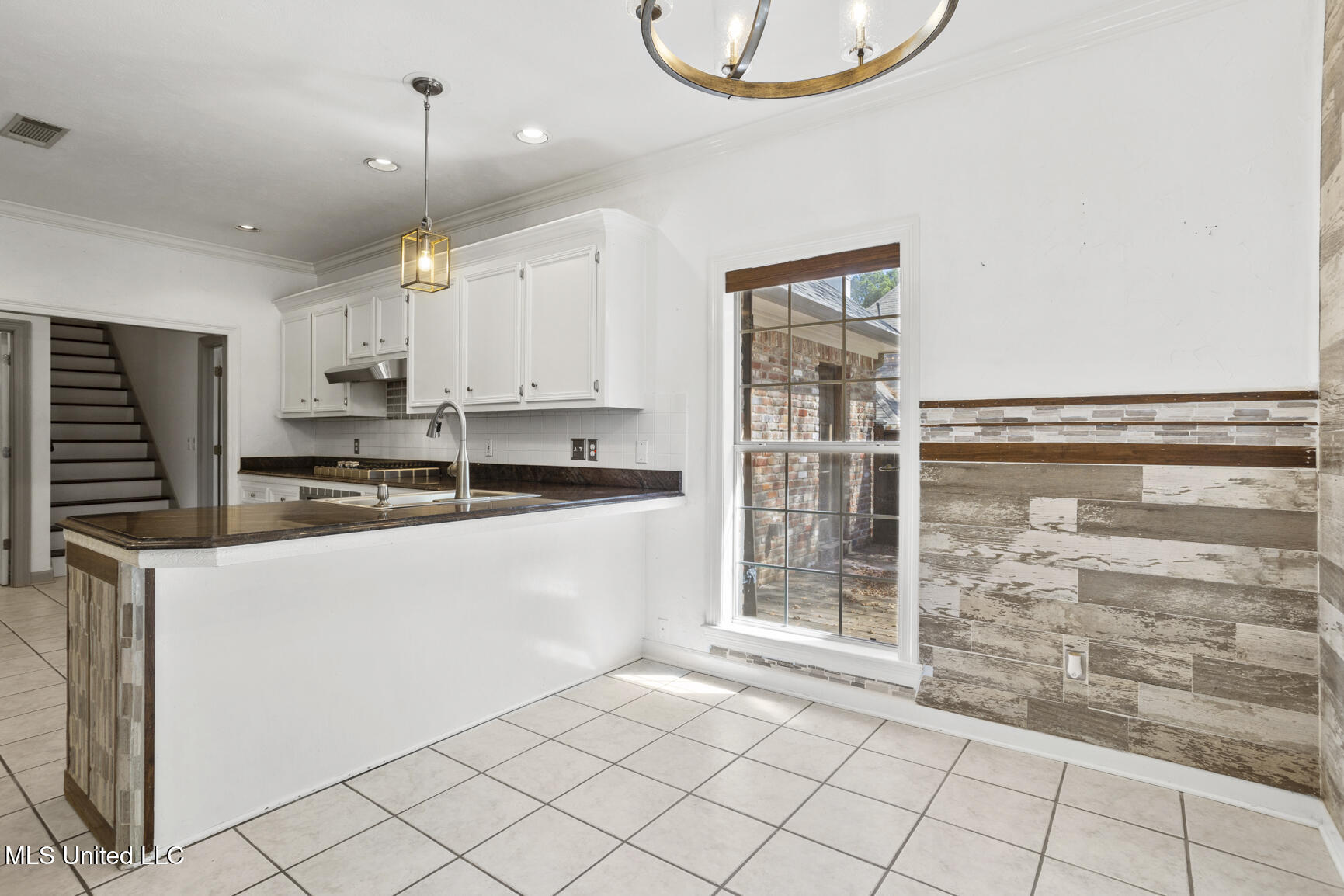 720 Woodgate Drive Property Photo 7