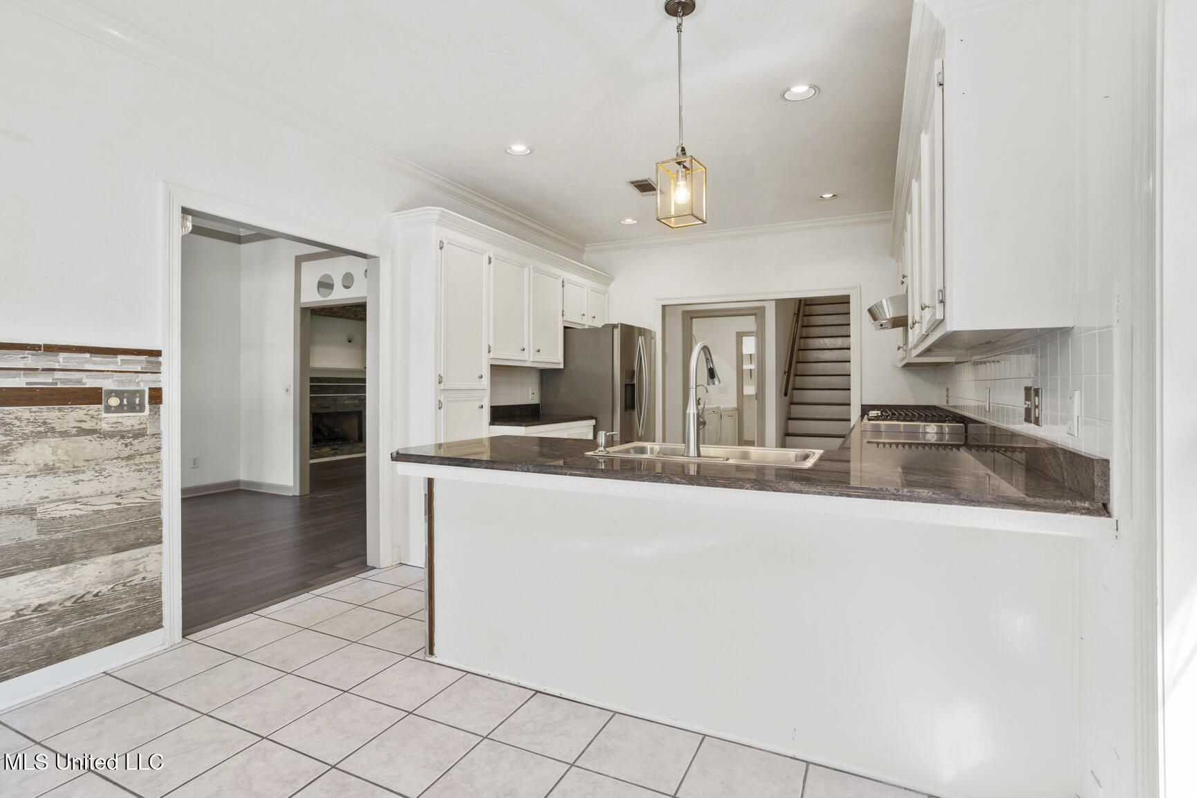 720 Woodgate Drive Property Photo 8