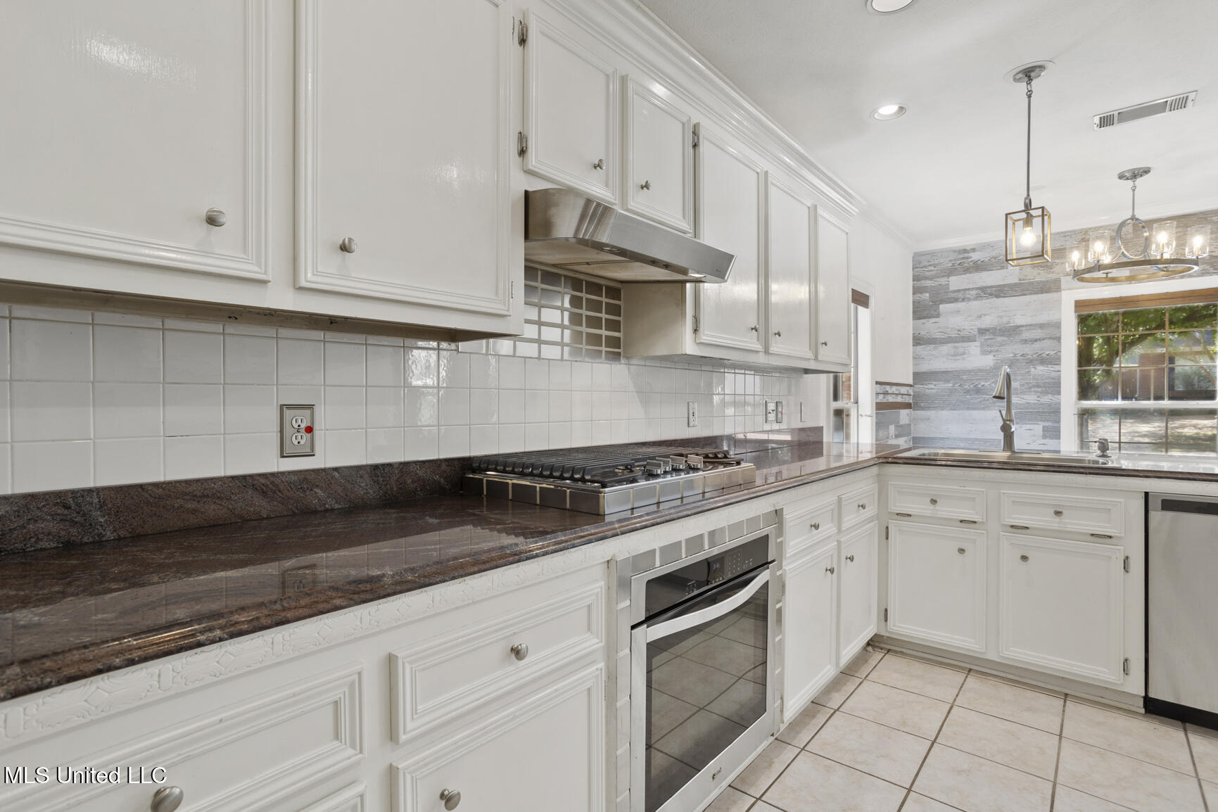 720 Woodgate Drive Property Photo 10