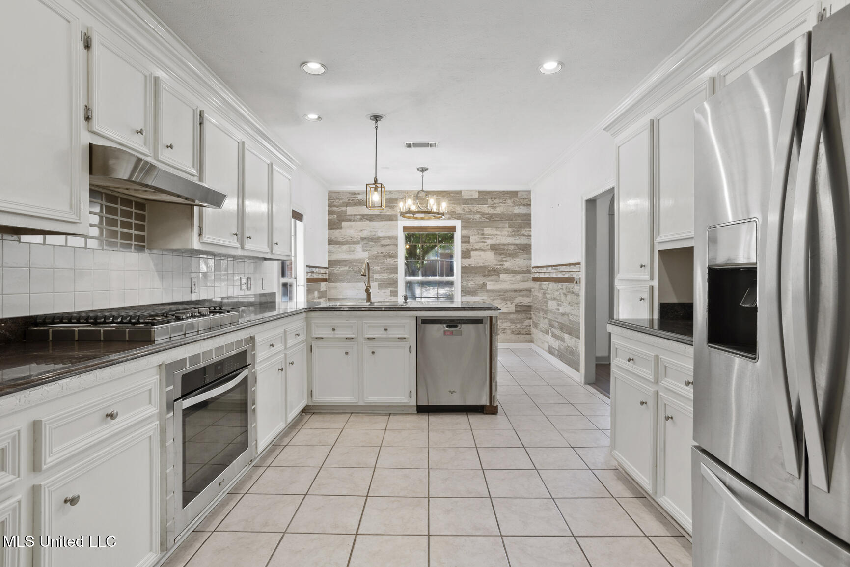 720 Woodgate Drive Property Photo 11