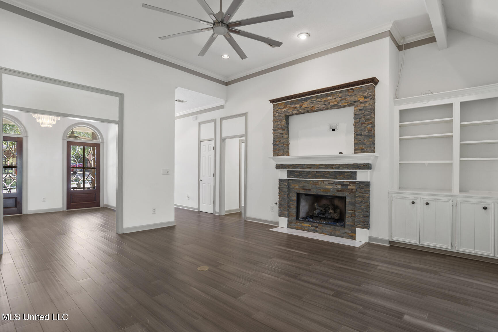 720 Woodgate Drive Property Photo 15