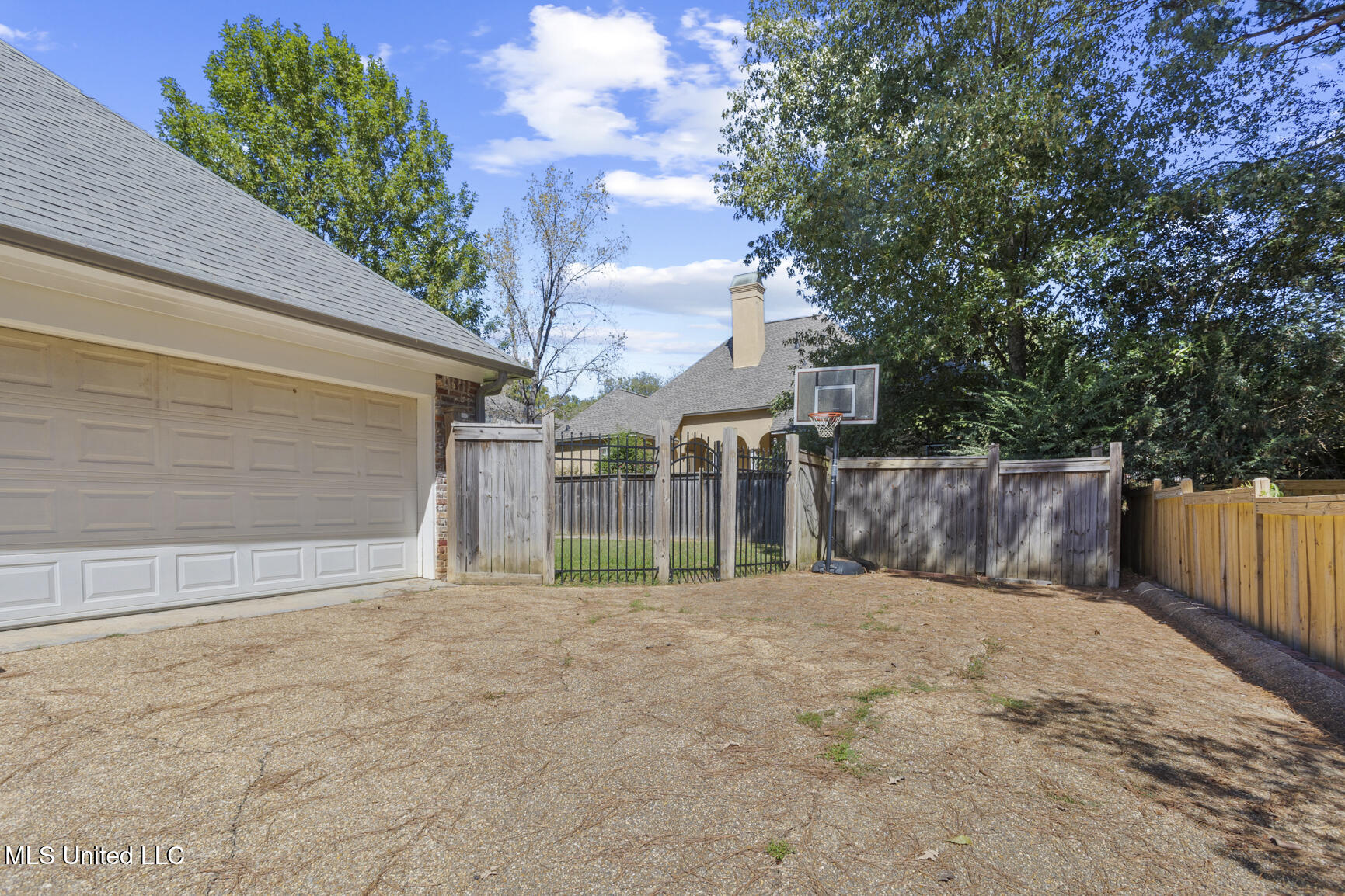 720 Woodgate Drive Property Photo 31