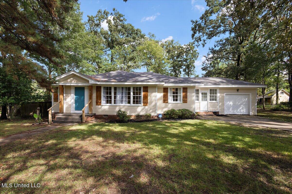 809 Oakwood Drive Property Photo 1