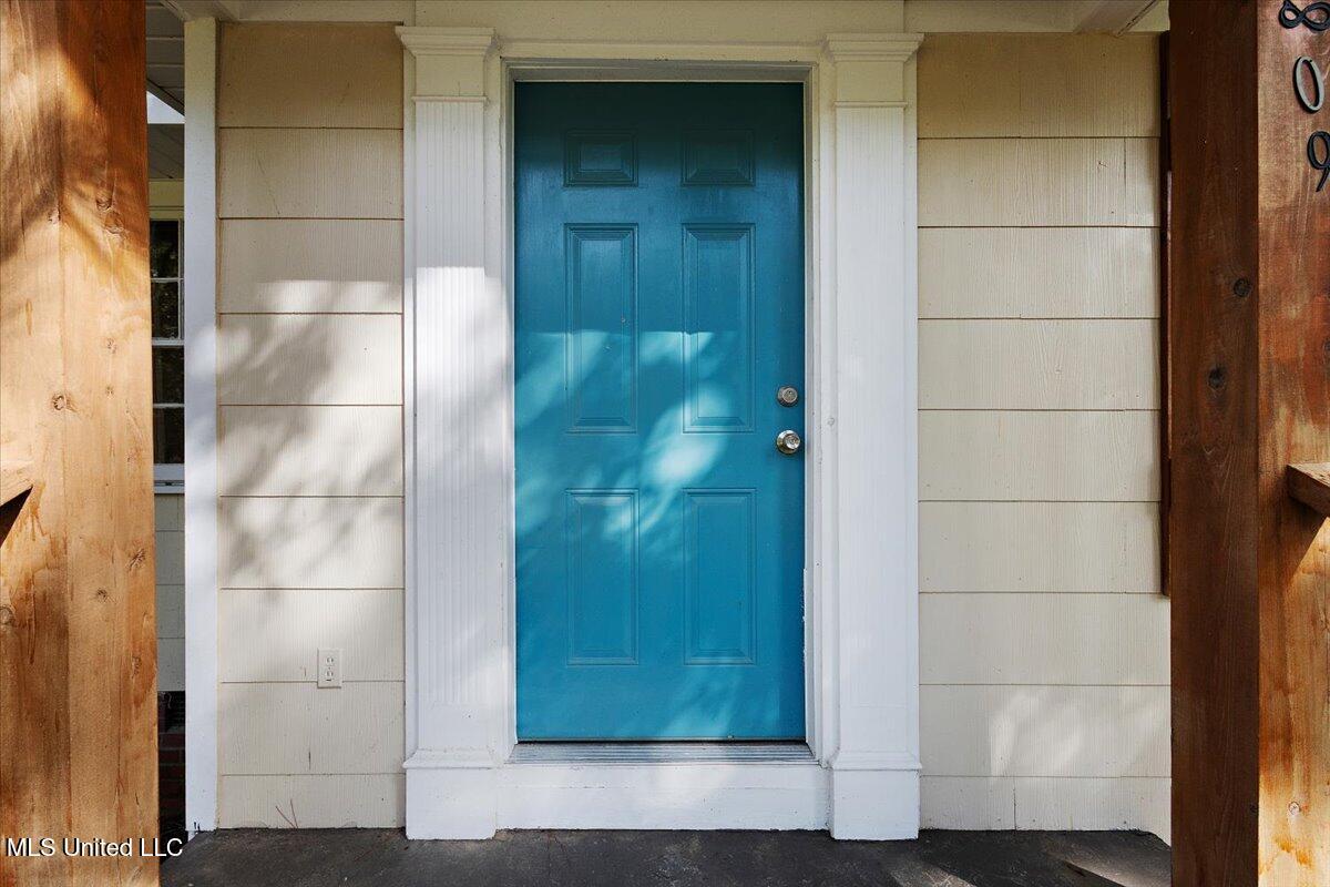 809 Oakwood Drive Property Photo 4