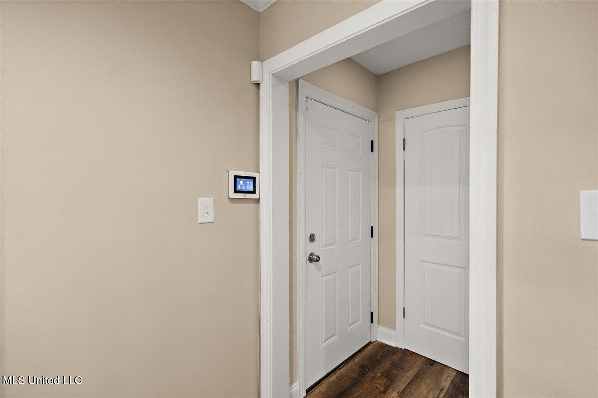 809 Oakwood Drive Property Photo 5