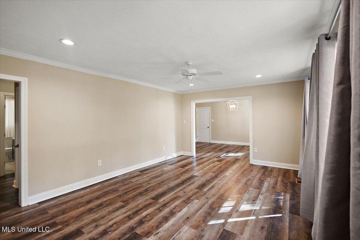 809 Oakwood Drive Property Photo 6