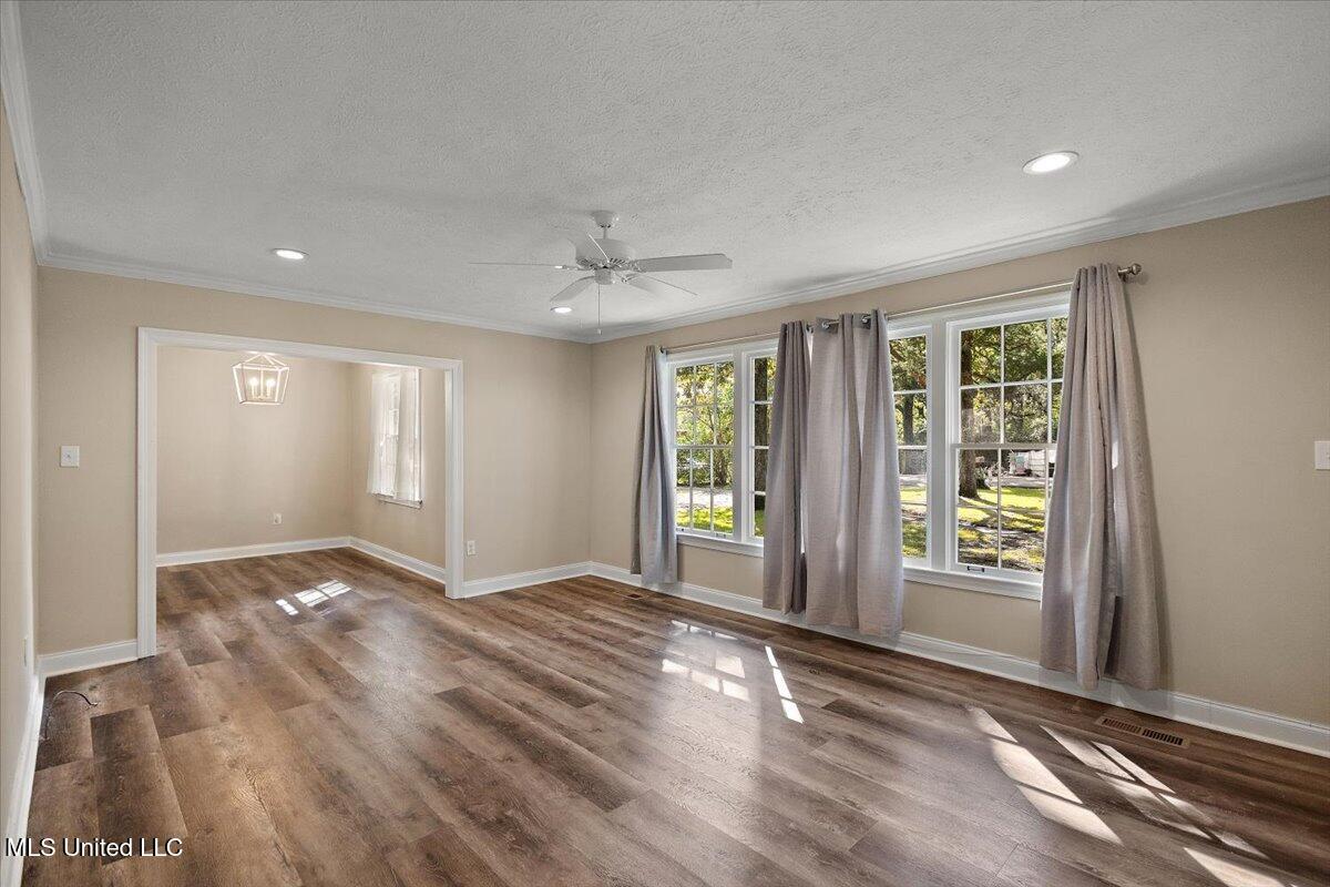 809 Oakwood Drive Property Photo 7