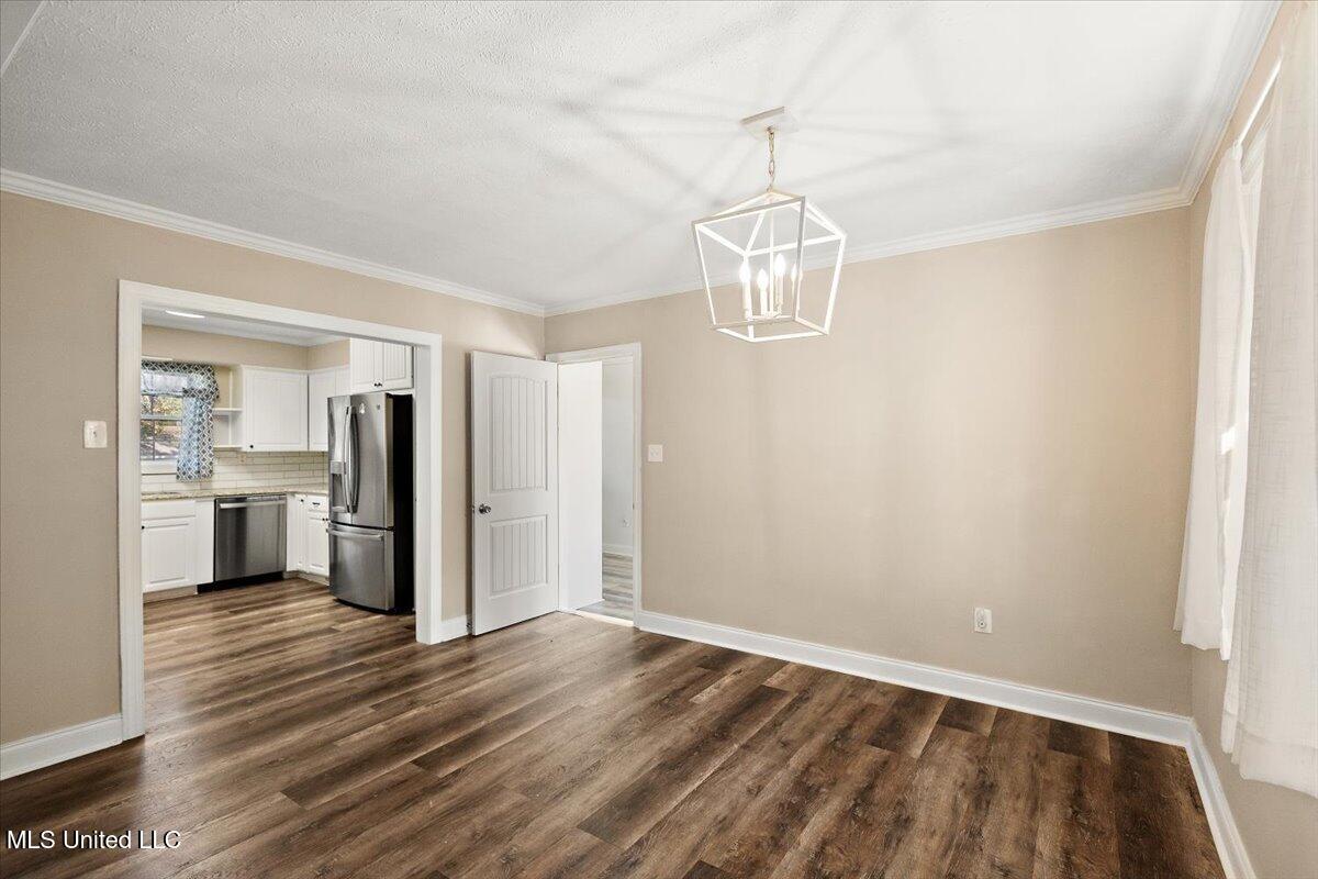 809 Oakwood Drive Property Photo 9