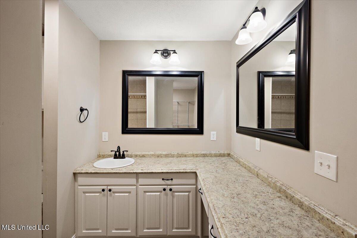 809 Oakwood Drive Property Photo 19