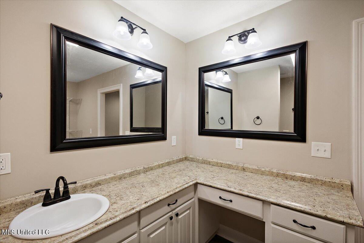 809 Oakwood Drive Property Photo 20