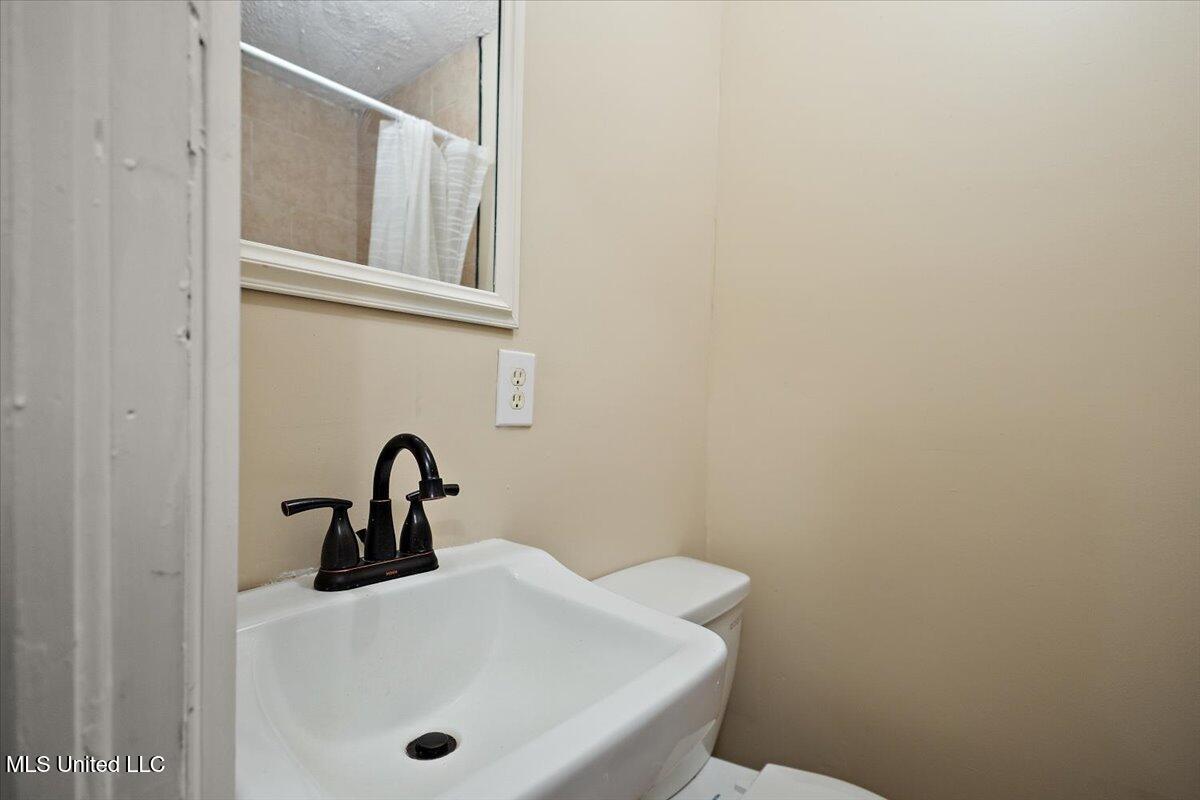 809 Oakwood Drive Property Photo 32