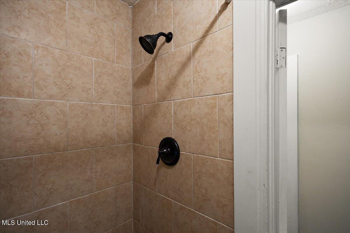 809 Oakwood Drive Property Photo 33