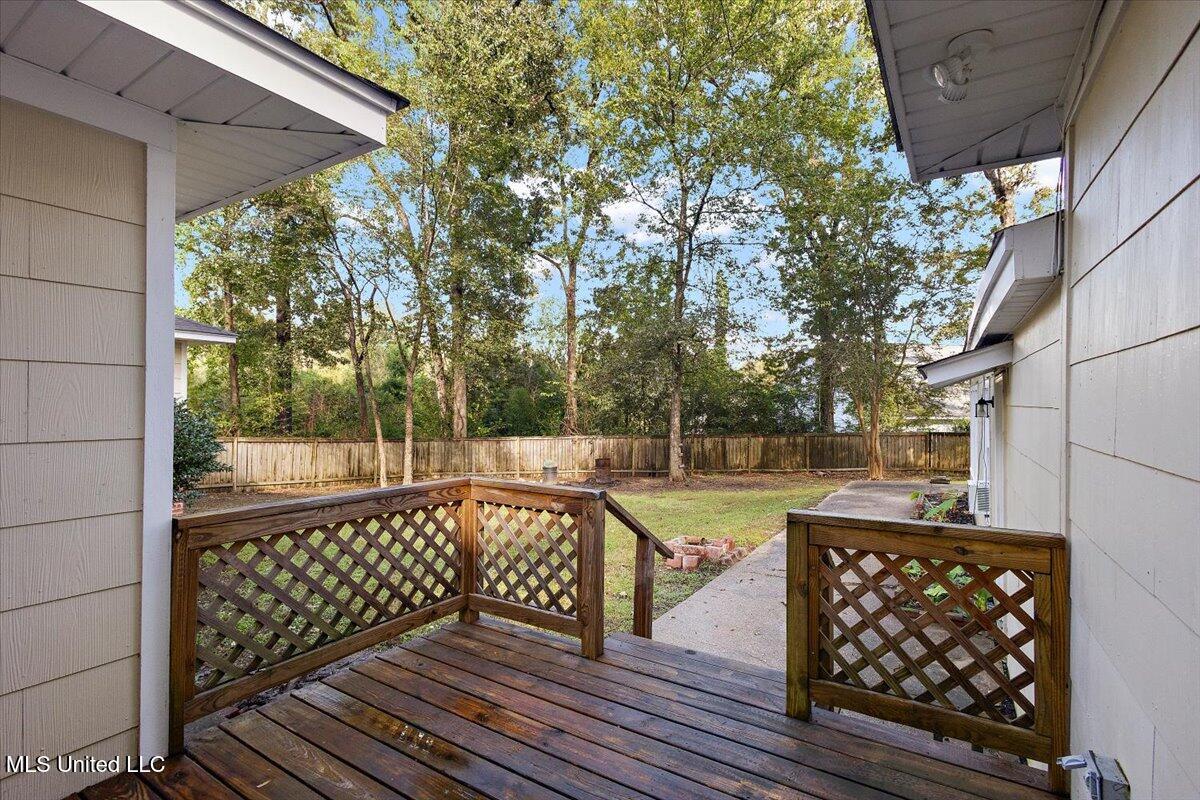 809 Oakwood Drive Property Photo 34