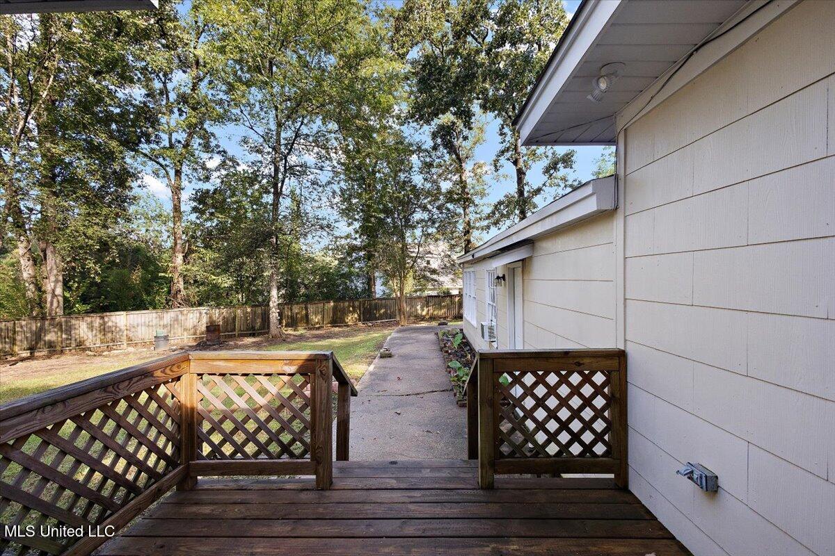 809 Oakwood Drive Property Photo 35