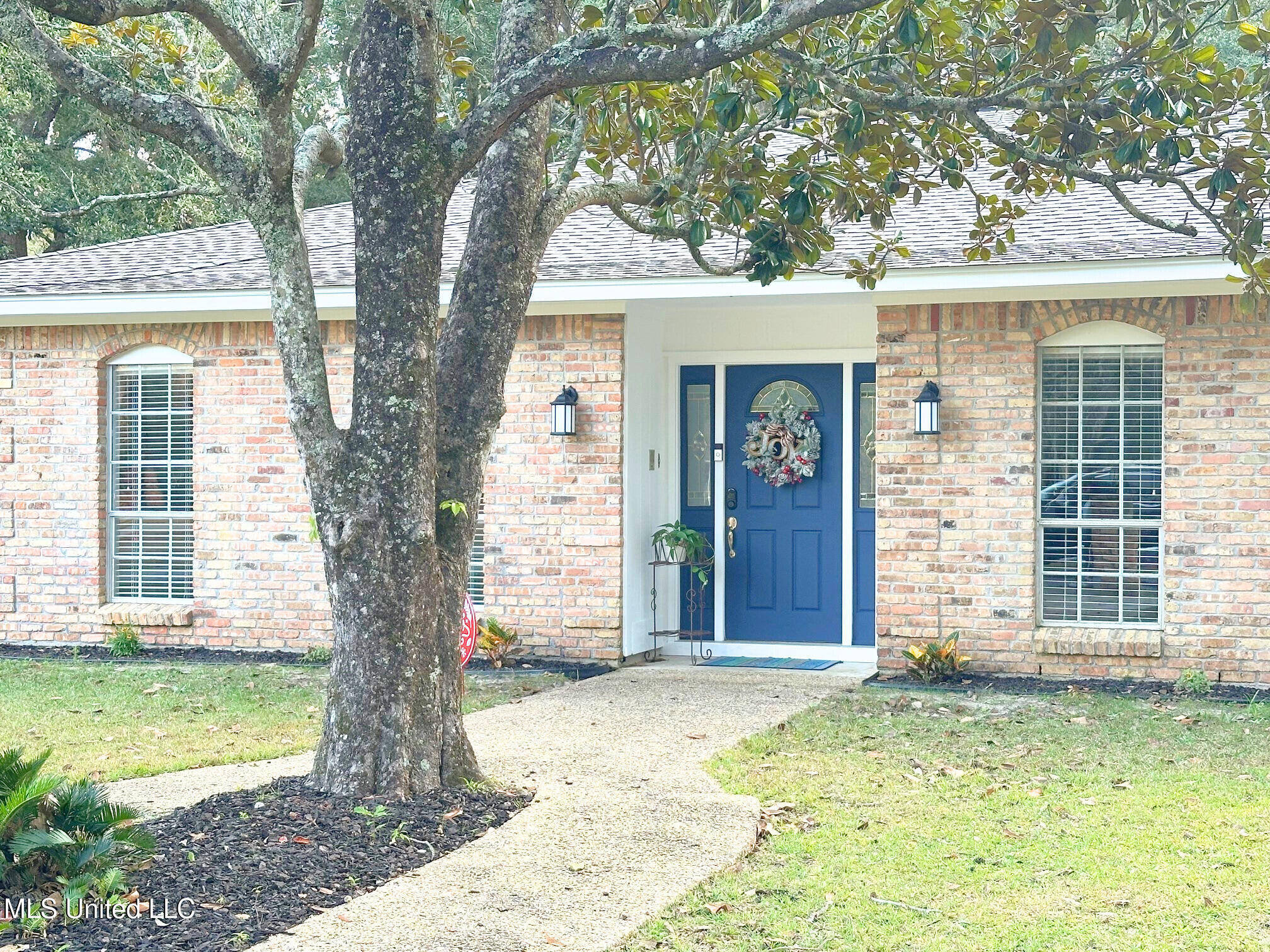 6001 Wooded Acres Road Property Photo 2