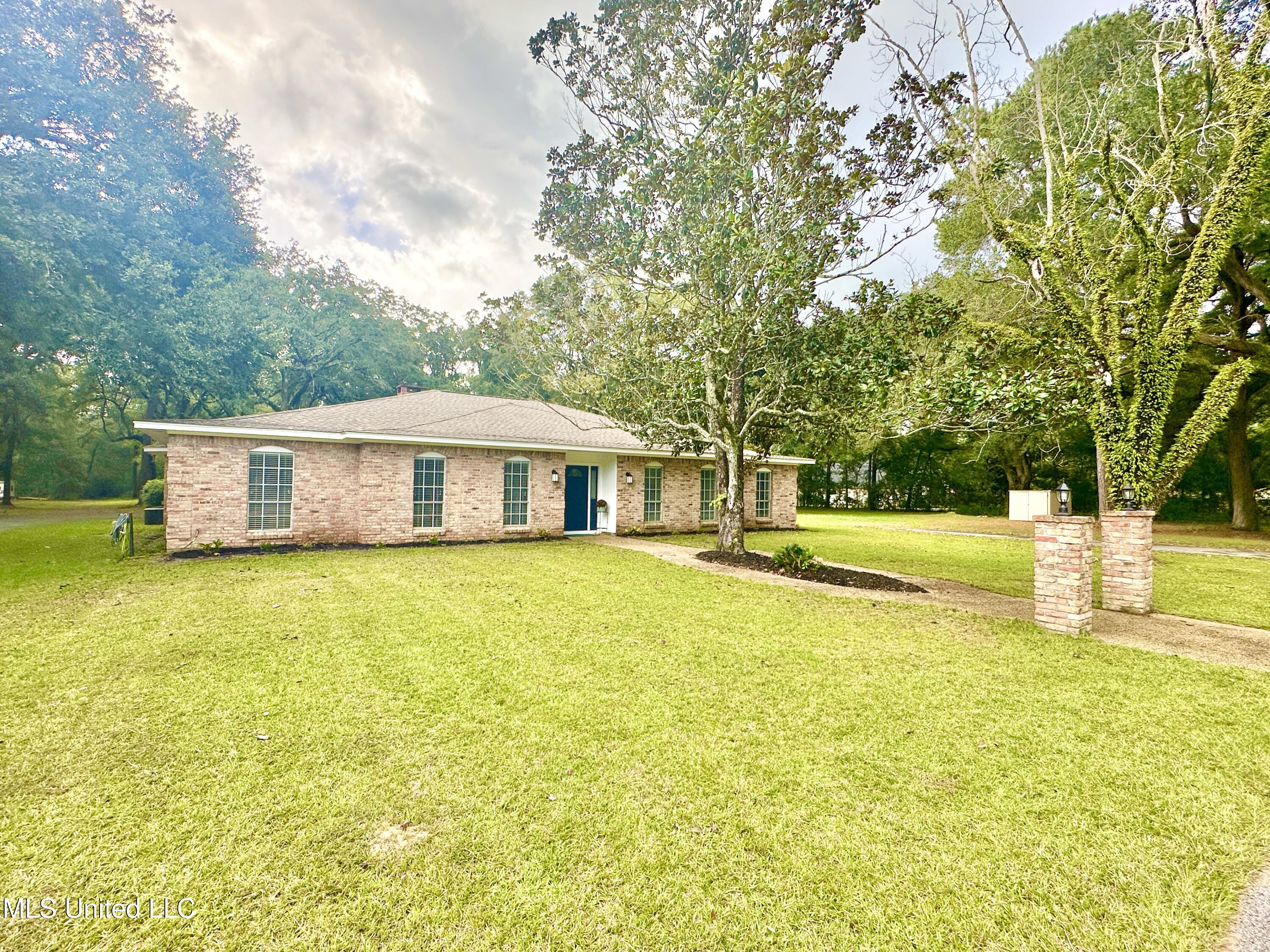 6001 Wooded Acres Road Property Photo 3