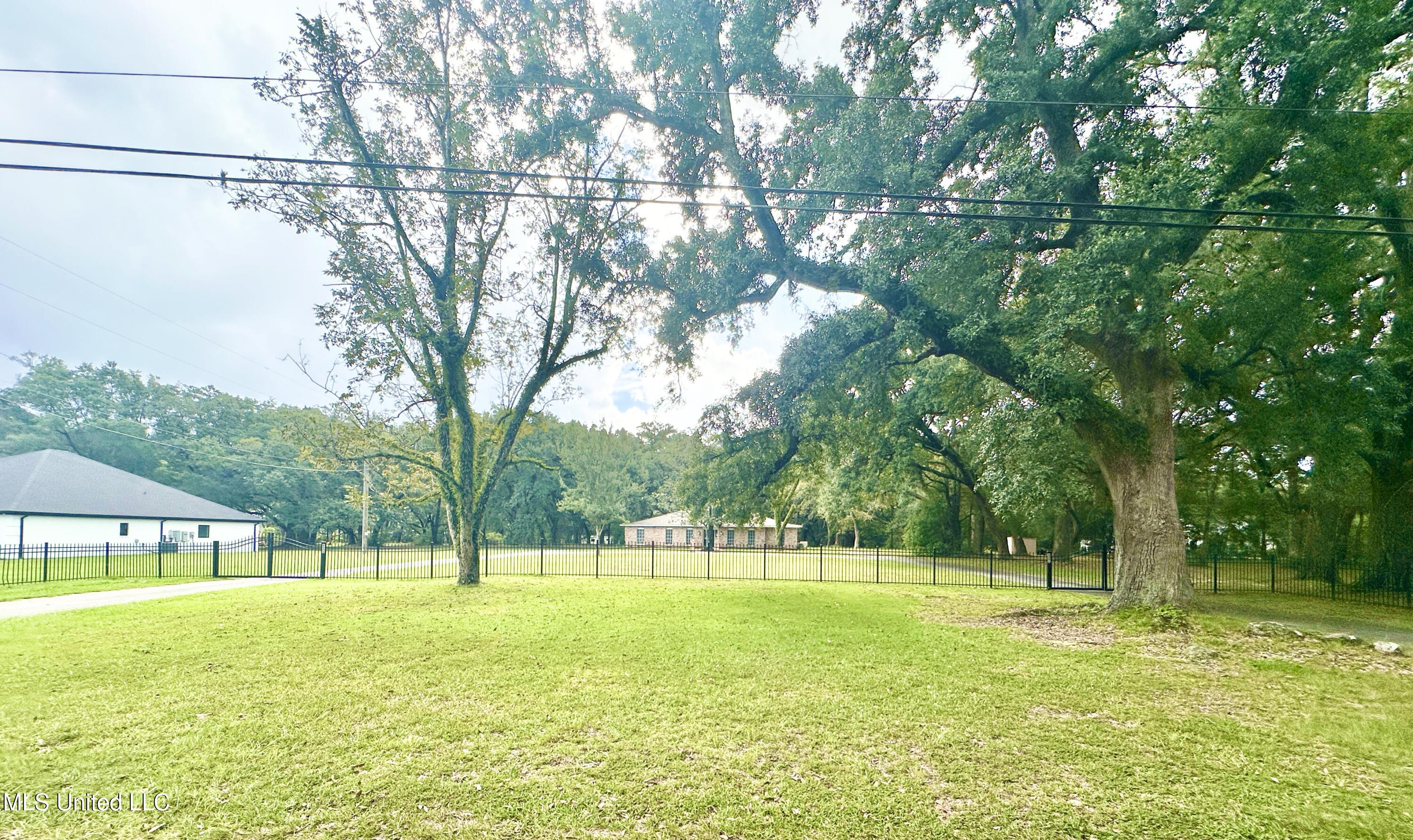 6001 Wooded Acres Road Property Photo 6