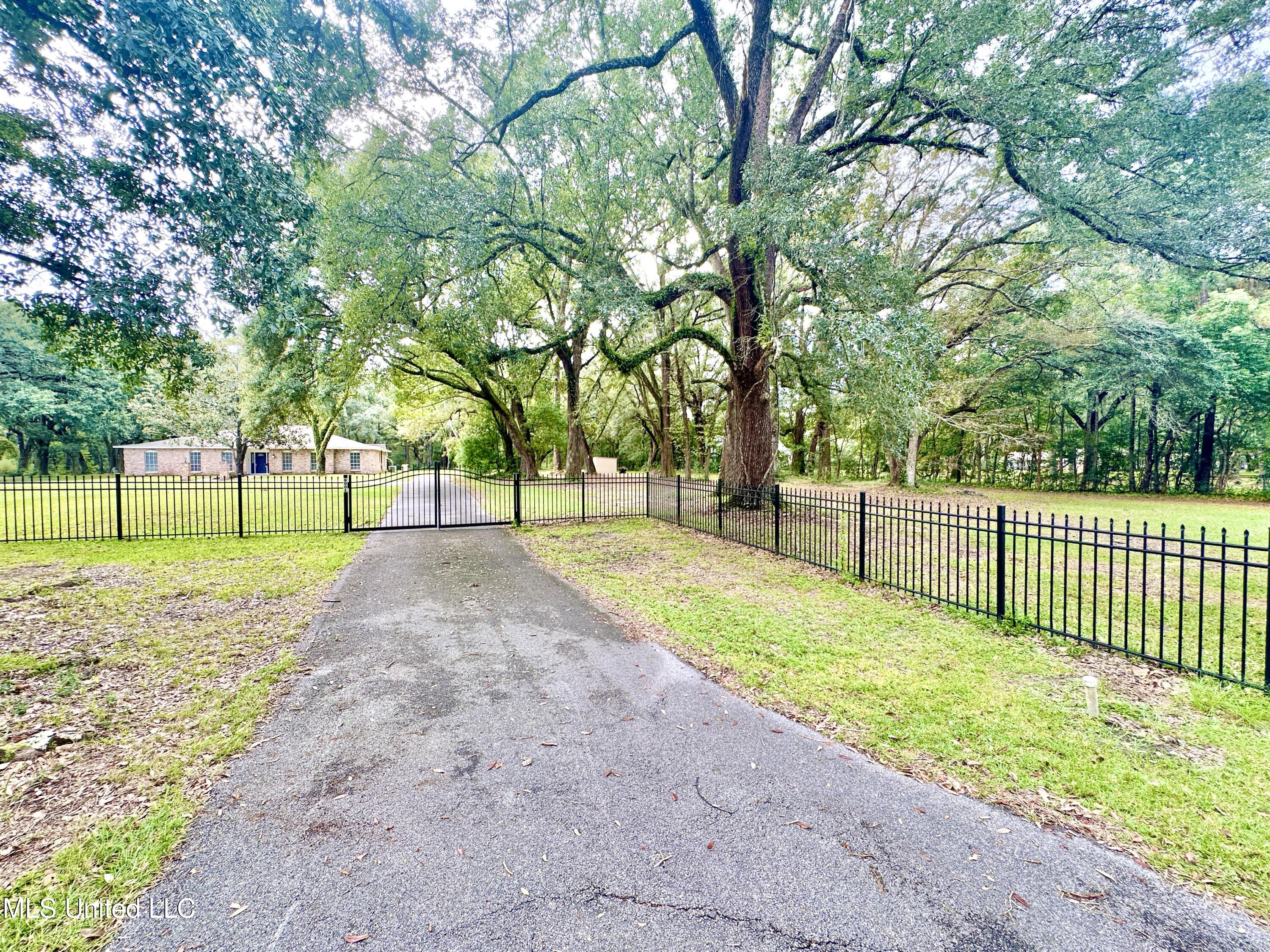 6001 Wooded Acres Road Property Photo 7