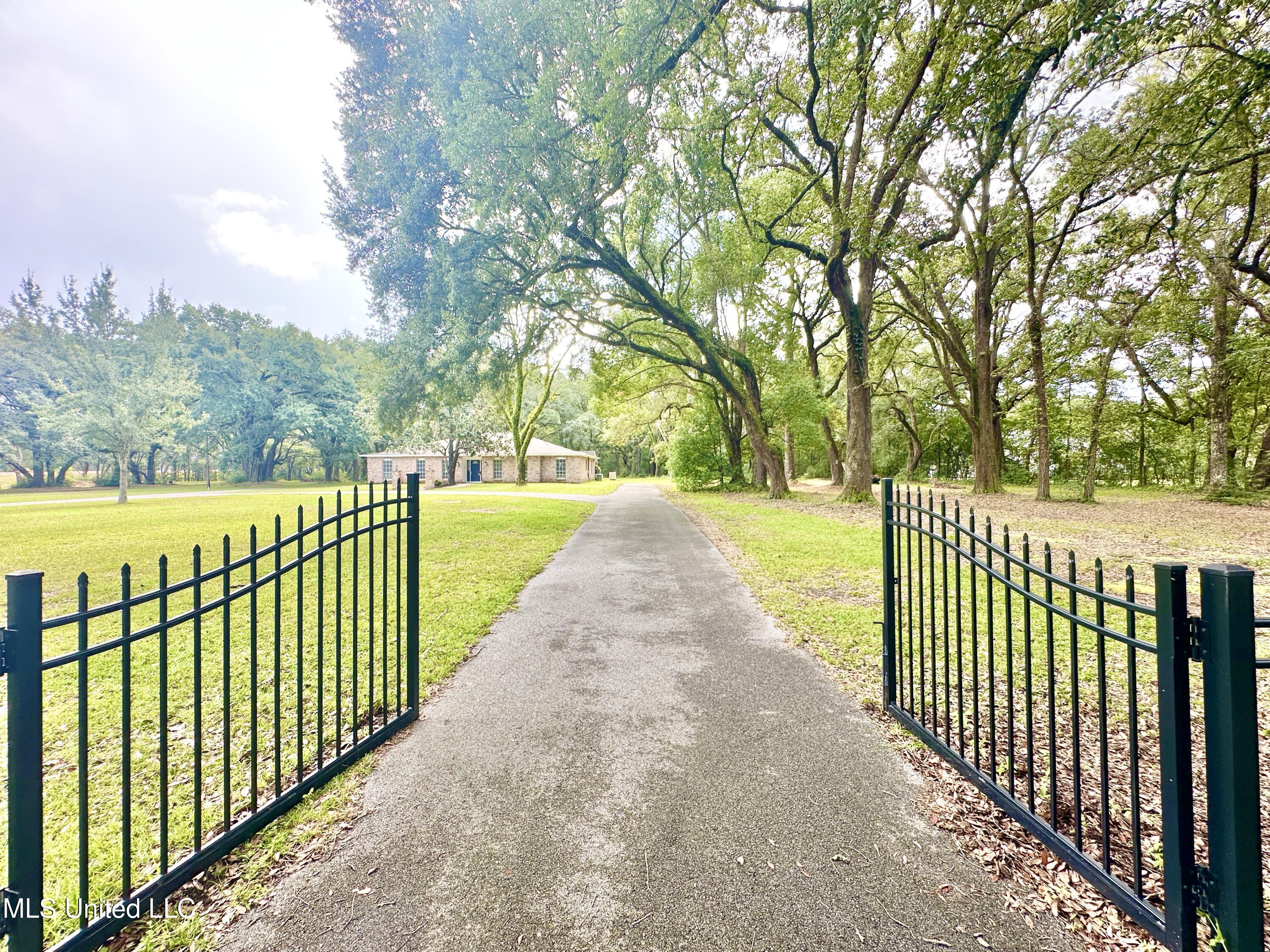 6001 Wooded Acres Road Property Photo 8