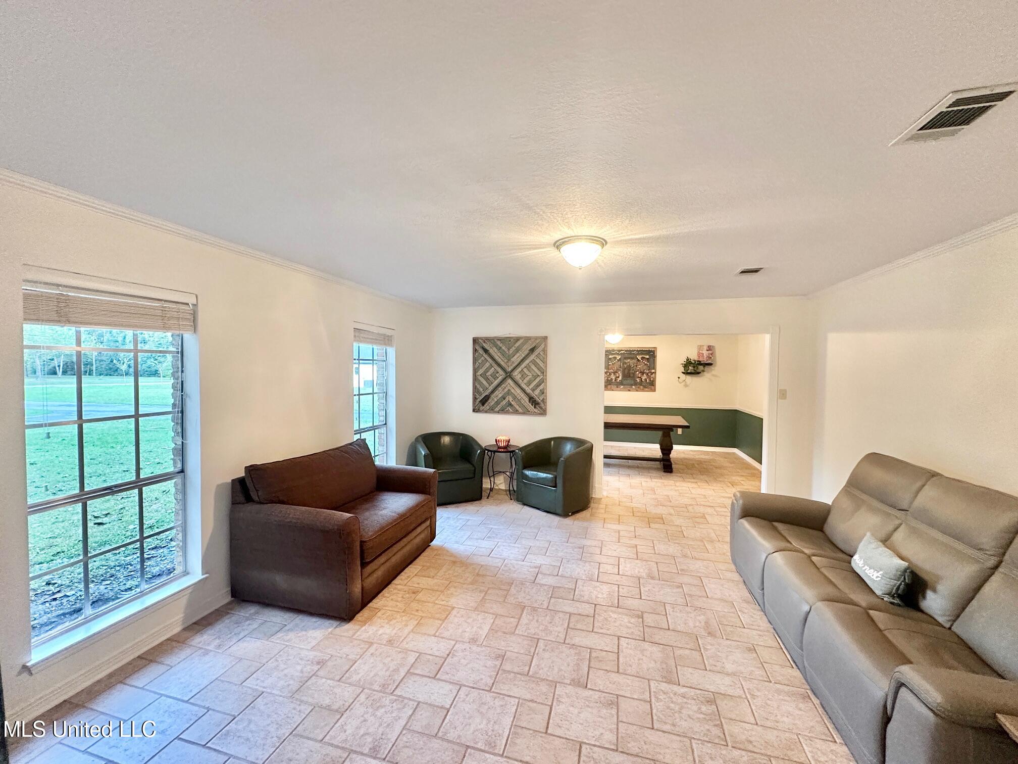 6001 Wooded Acres Road Property Photo 11