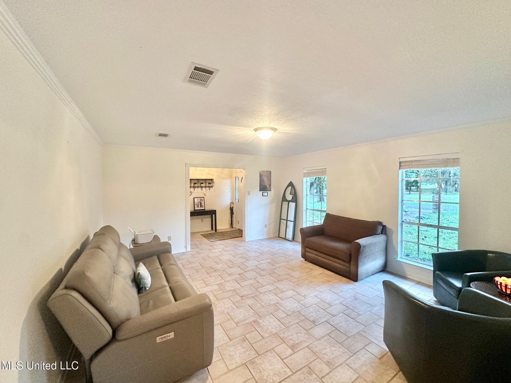 6001 Wooded Acres Road Property Photo 12