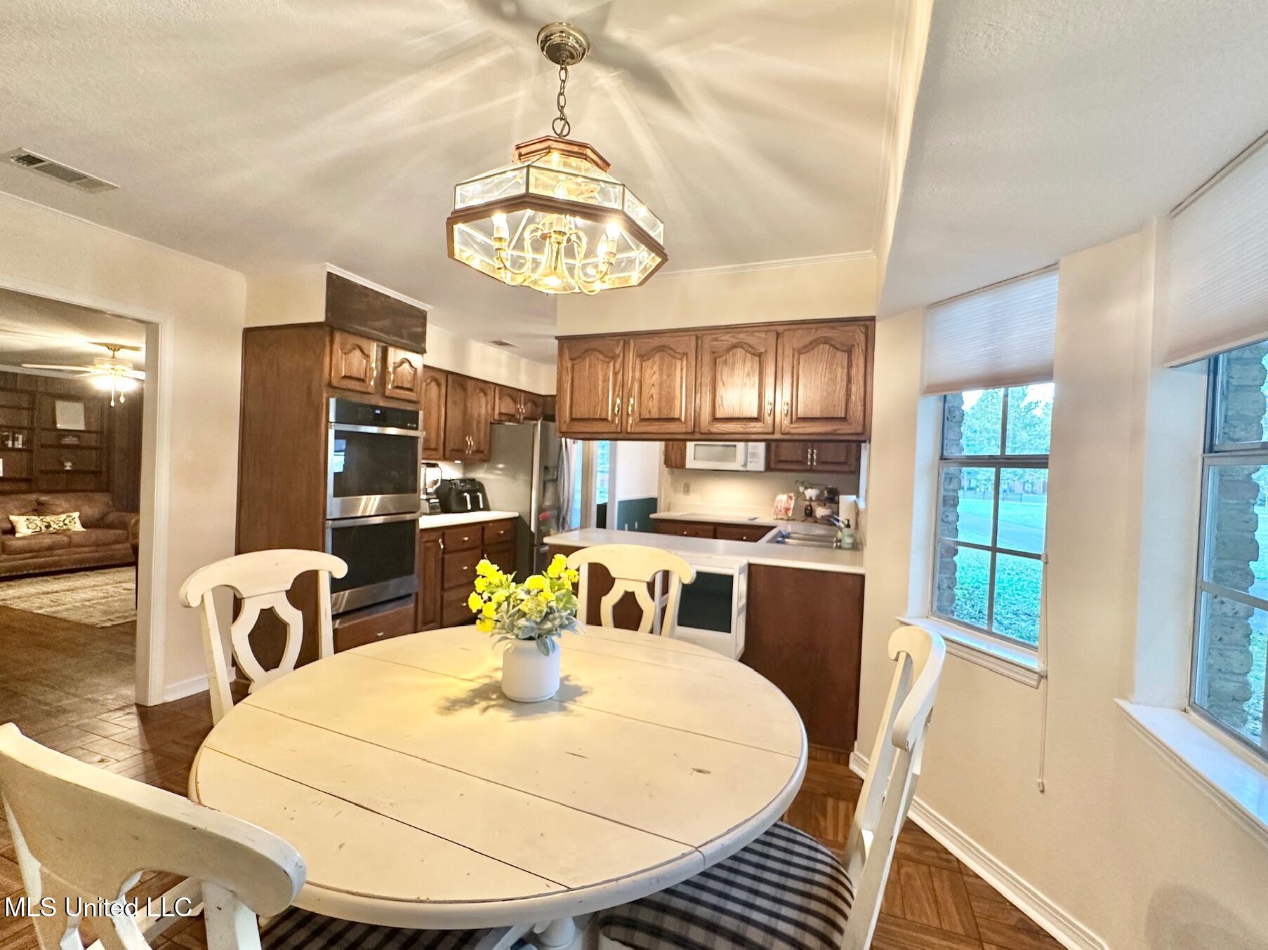 6001 Wooded Acres Road Property Photo 17