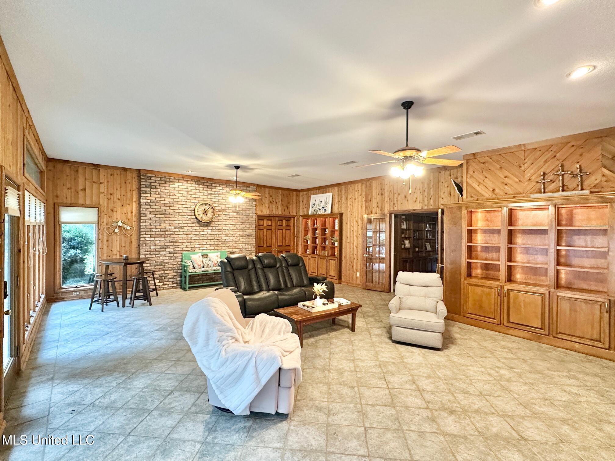 6001 Wooded Acres Road Property Photo 32