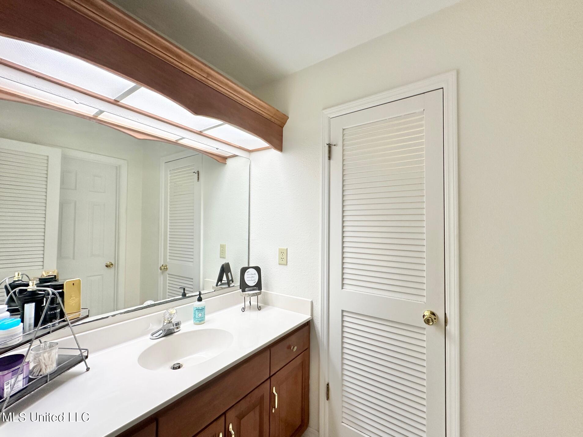 6001 Wooded Acres Road Property Photo 47