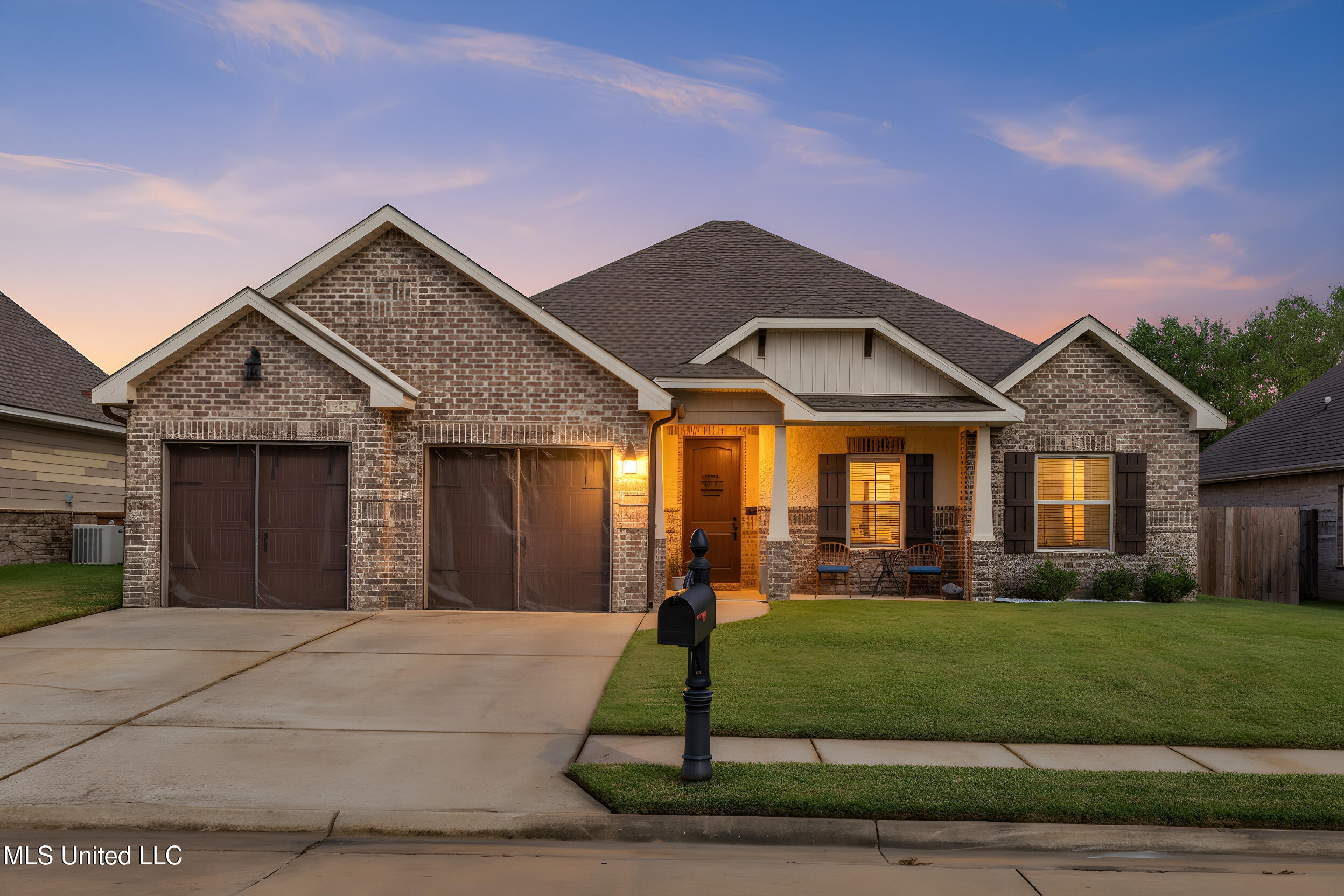 712 Champagne Drive Property Photo 1