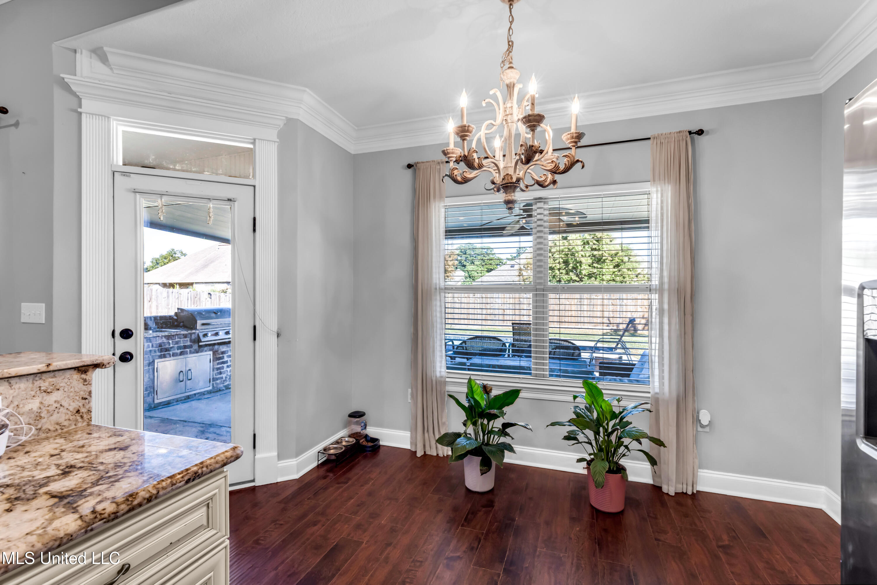 712 Champagne Drive Property Photo 14