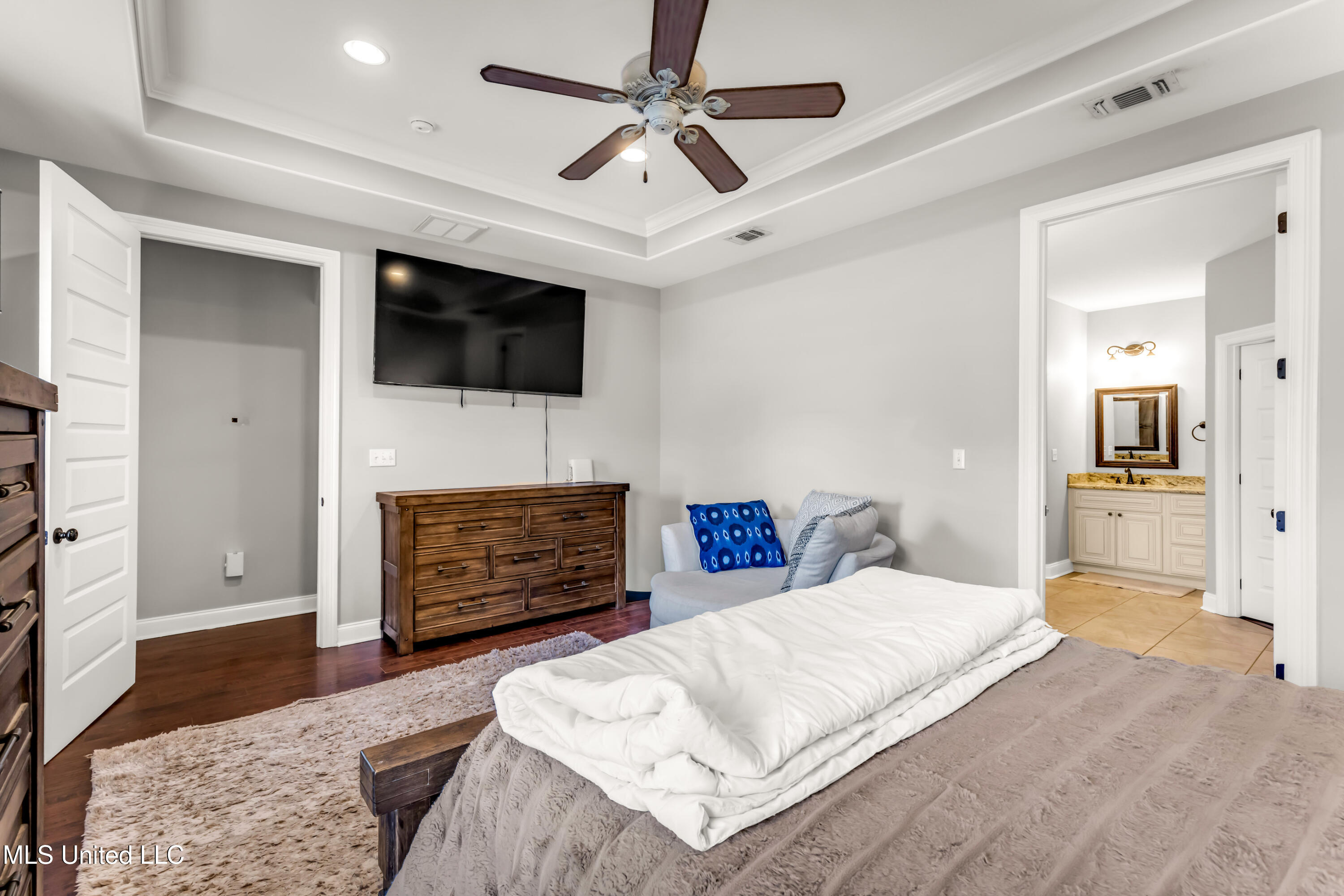 712 Champagne Drive Property Photo 16