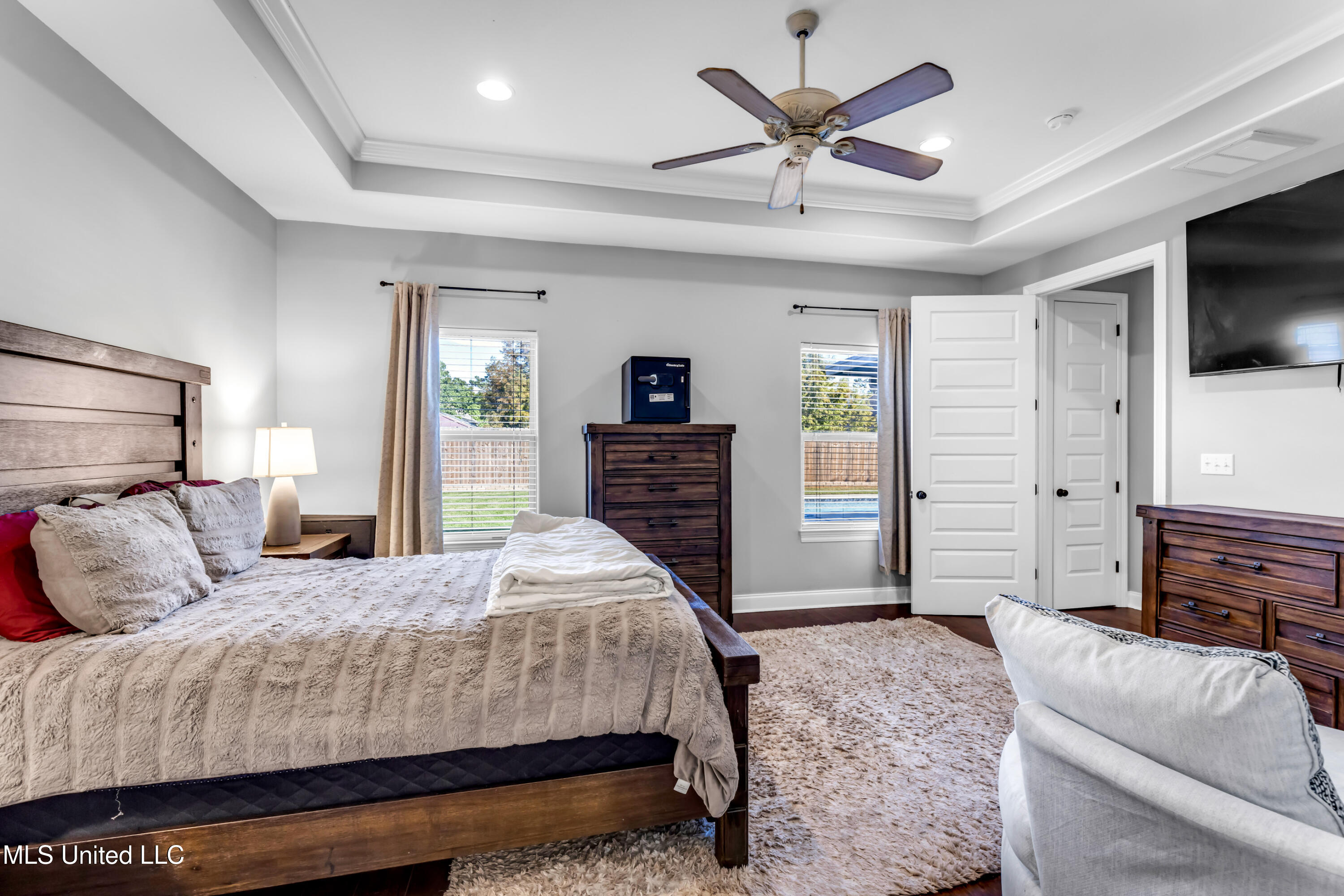 712 Champagne Drive Property Photo 17