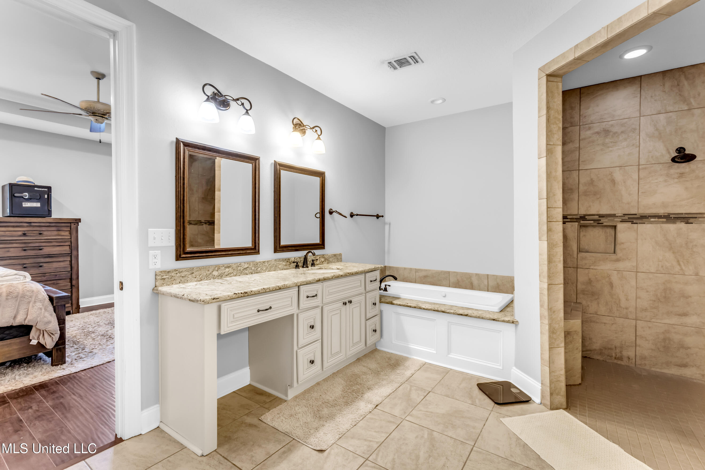 712 Champagne Drive Property Photo 19