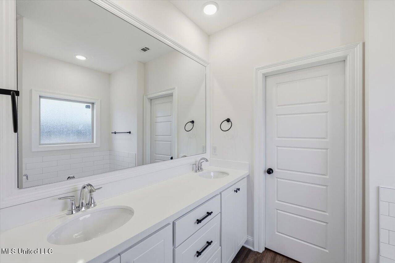 451 Baleigh Way Property Photo 17