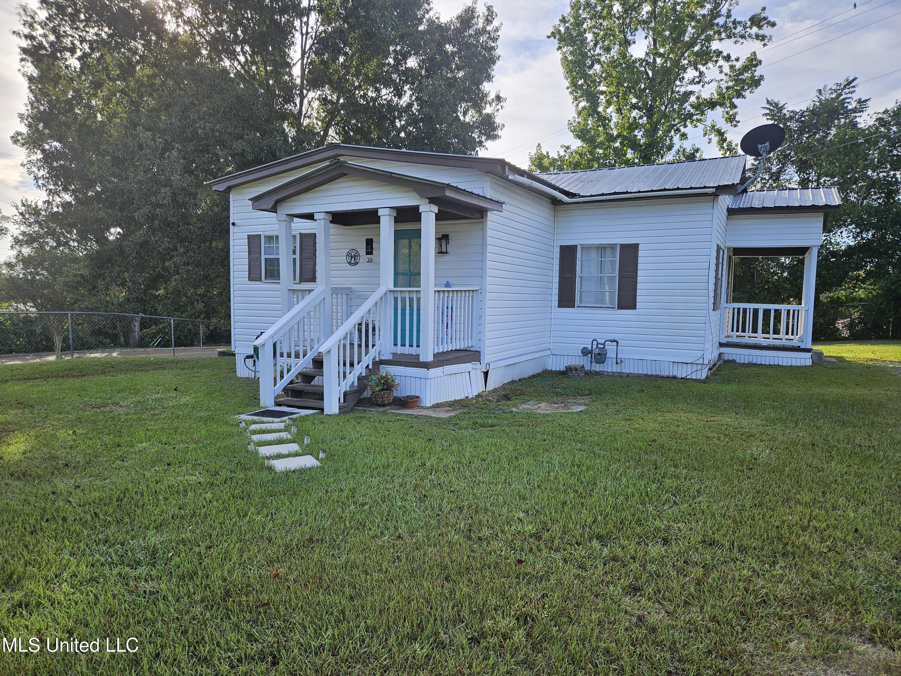 7 Davis Lane Property Photo 1