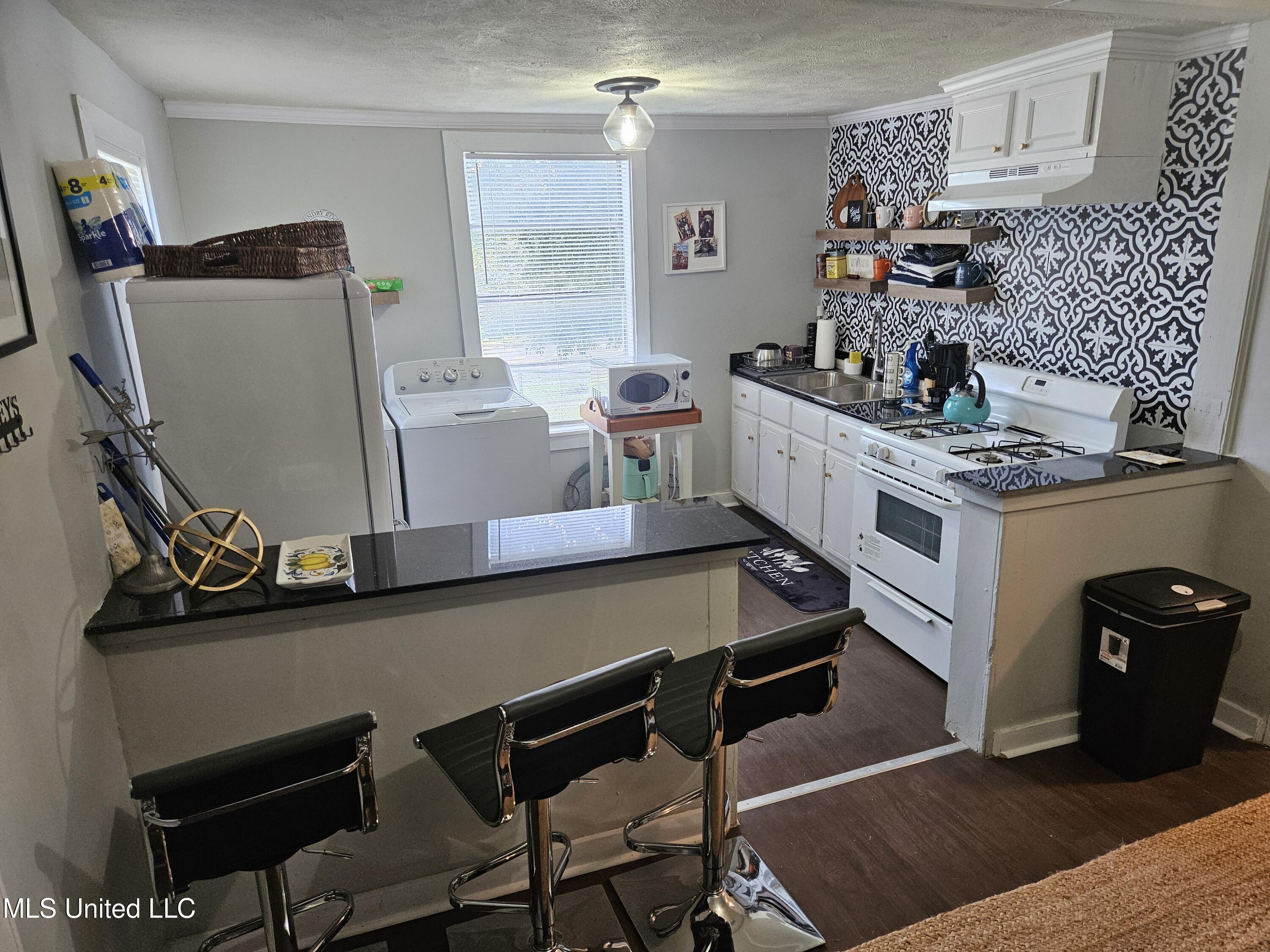 7 Davis Lane Property Photo 2