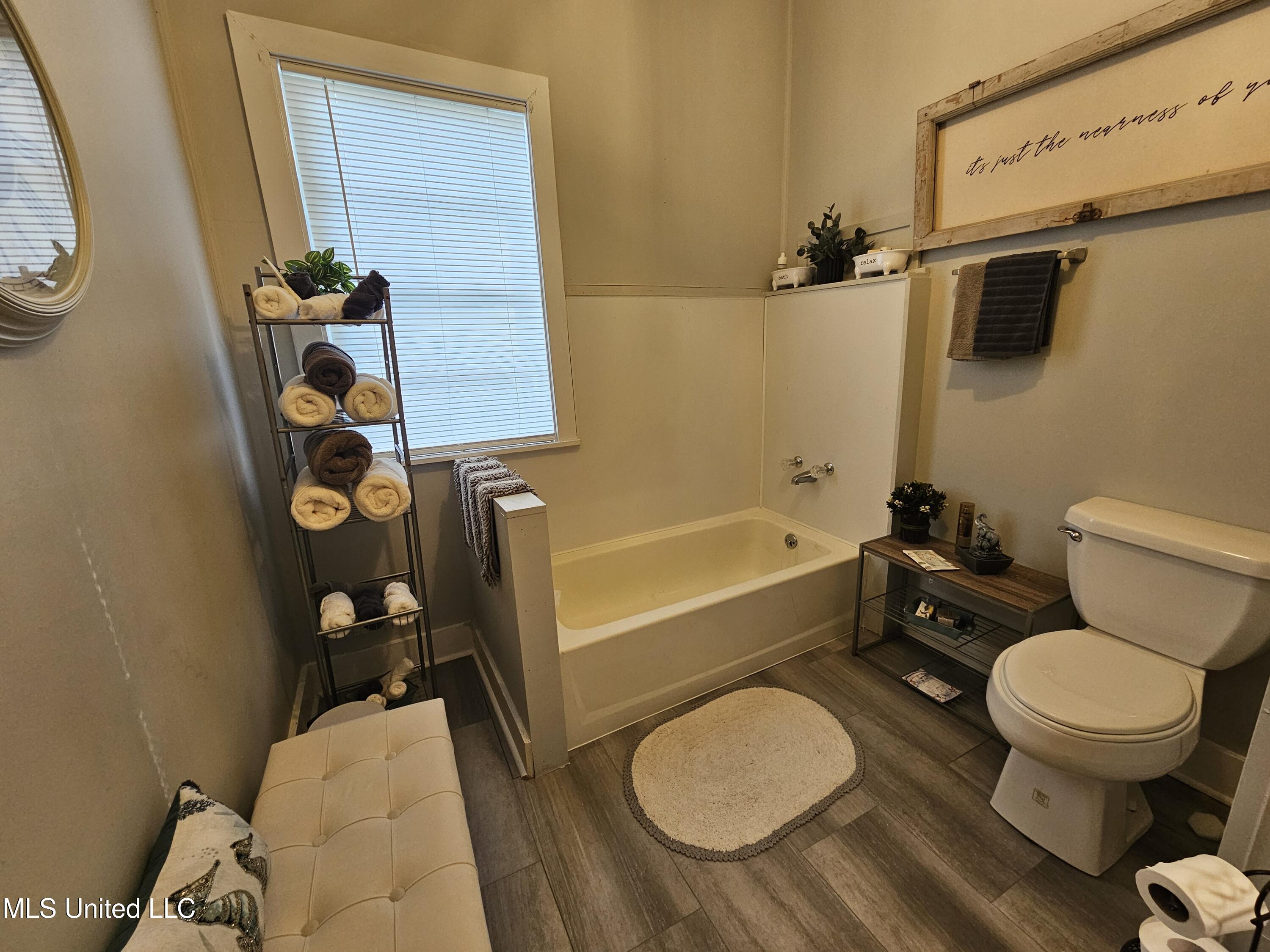 7 Davis Lane Property Photo 5