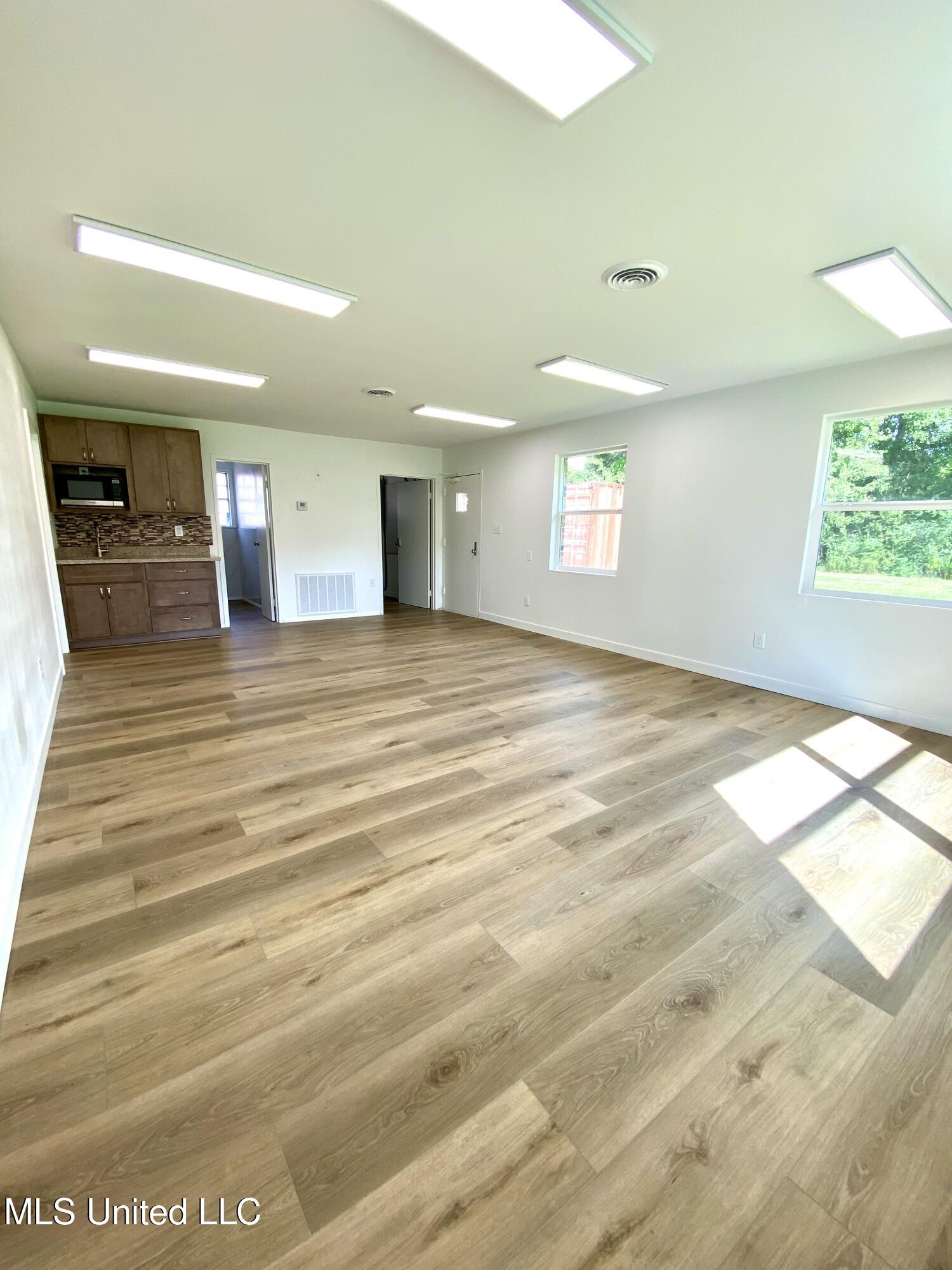 1307 S Hwy. 11 Property Photo 8