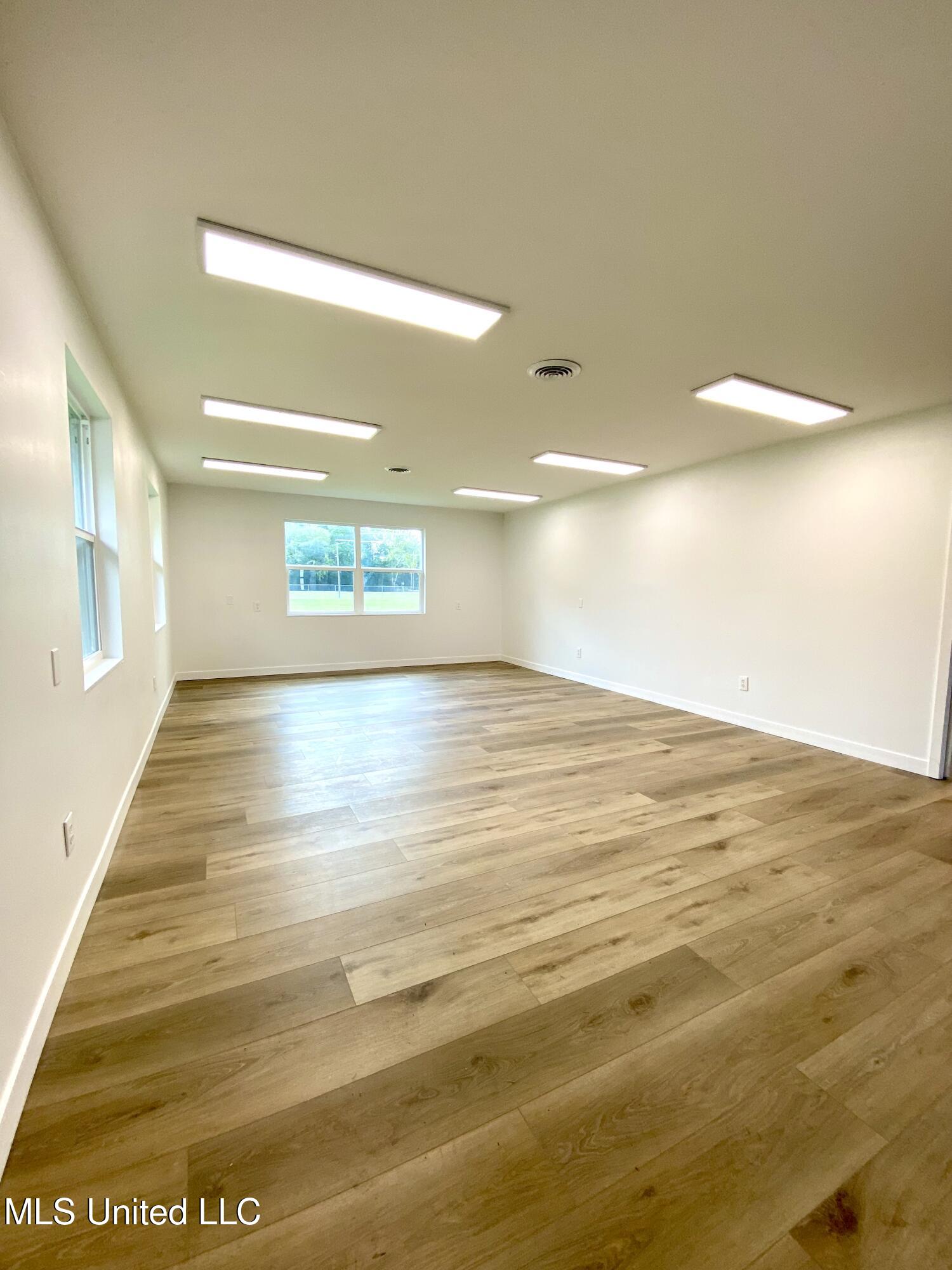 1307 S Hwy. 11 Property Photo 9