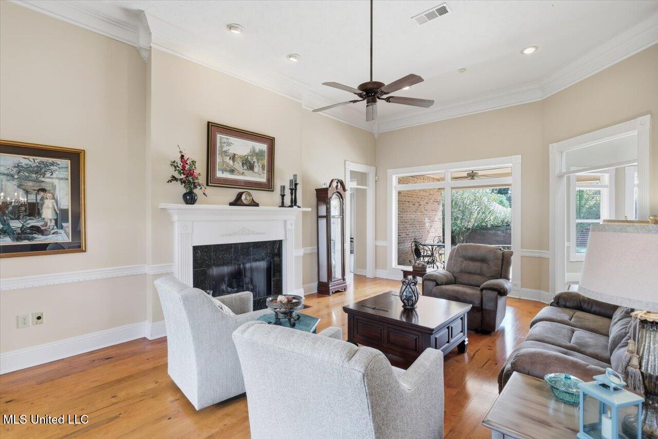 323 Eastridge Drive Property Photo 9