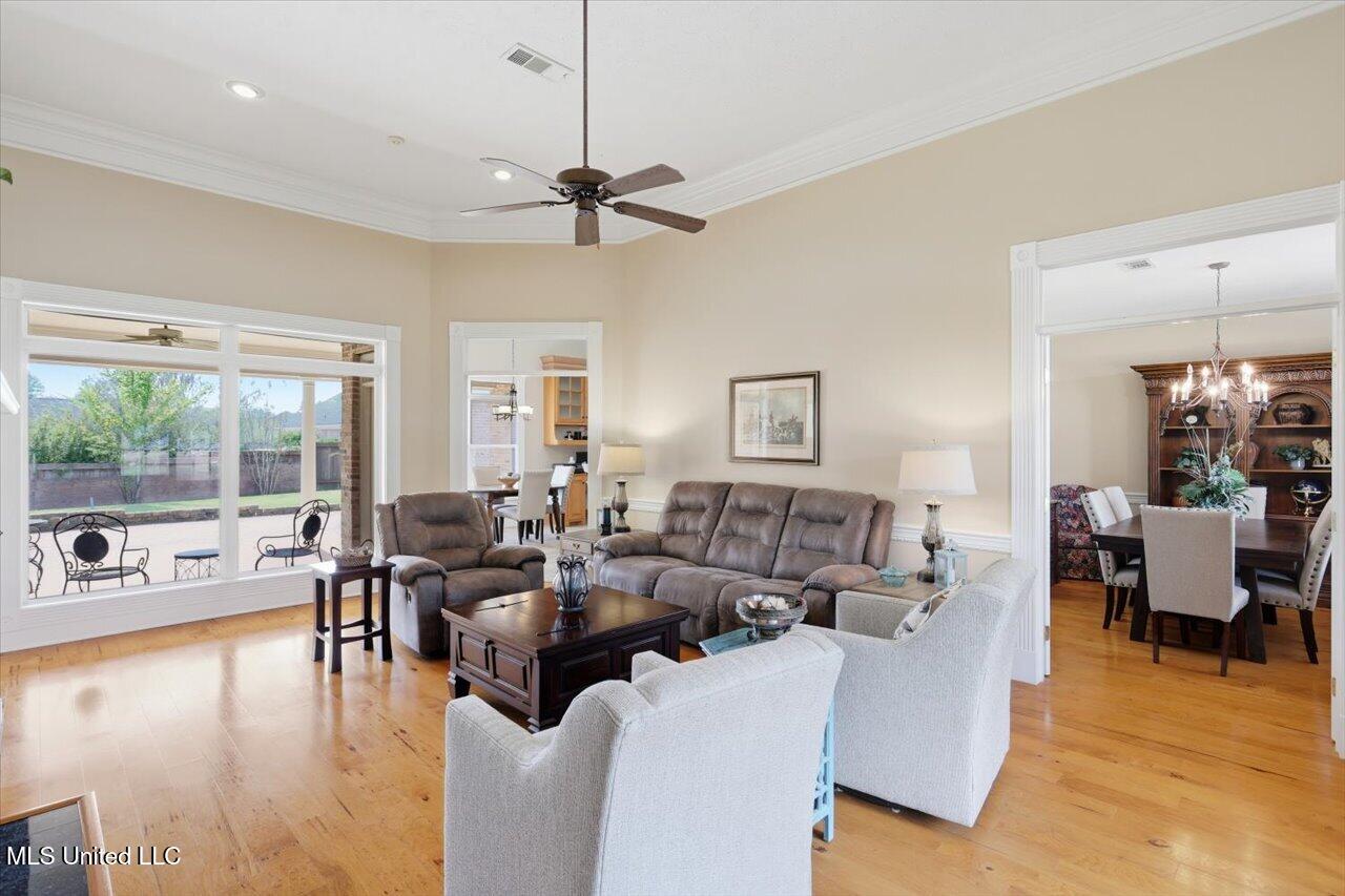 323 Eastridge Drive Property Photo 10