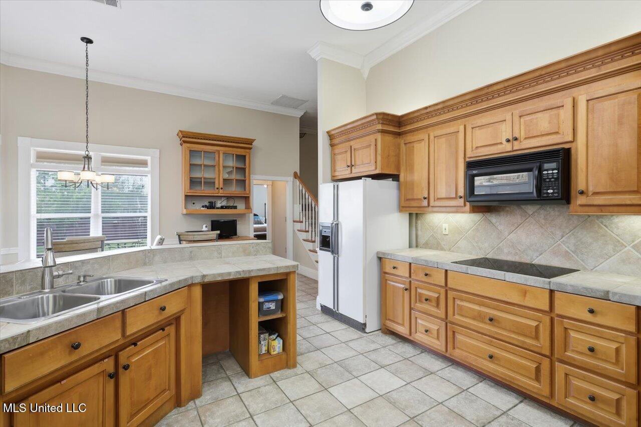 323 Eastridge Drive Property Photo 16