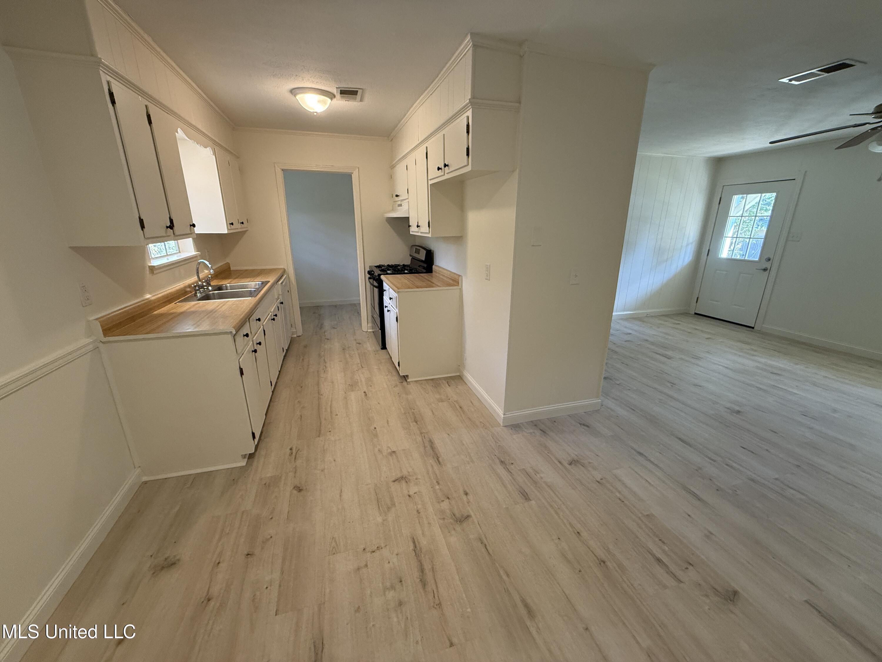 222 Cherry Circle Property Photo 3