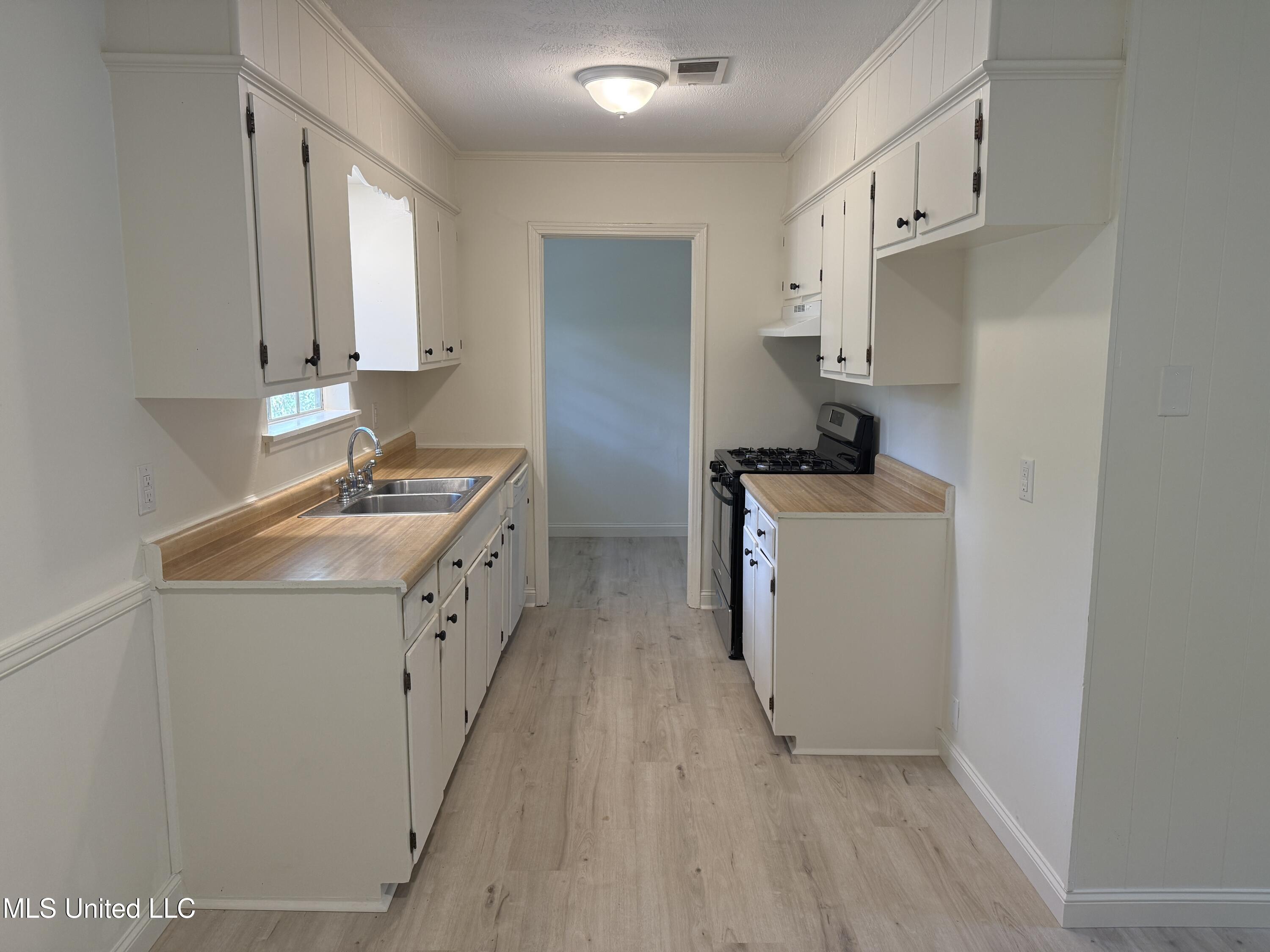 222 Cherry Circle Property Photo 4