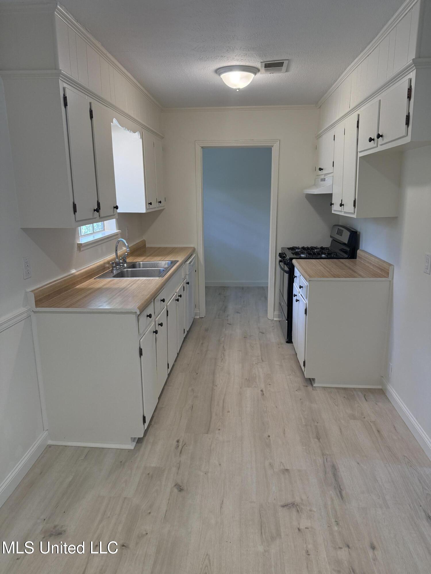 222 Cherry Circle Property Photo 9