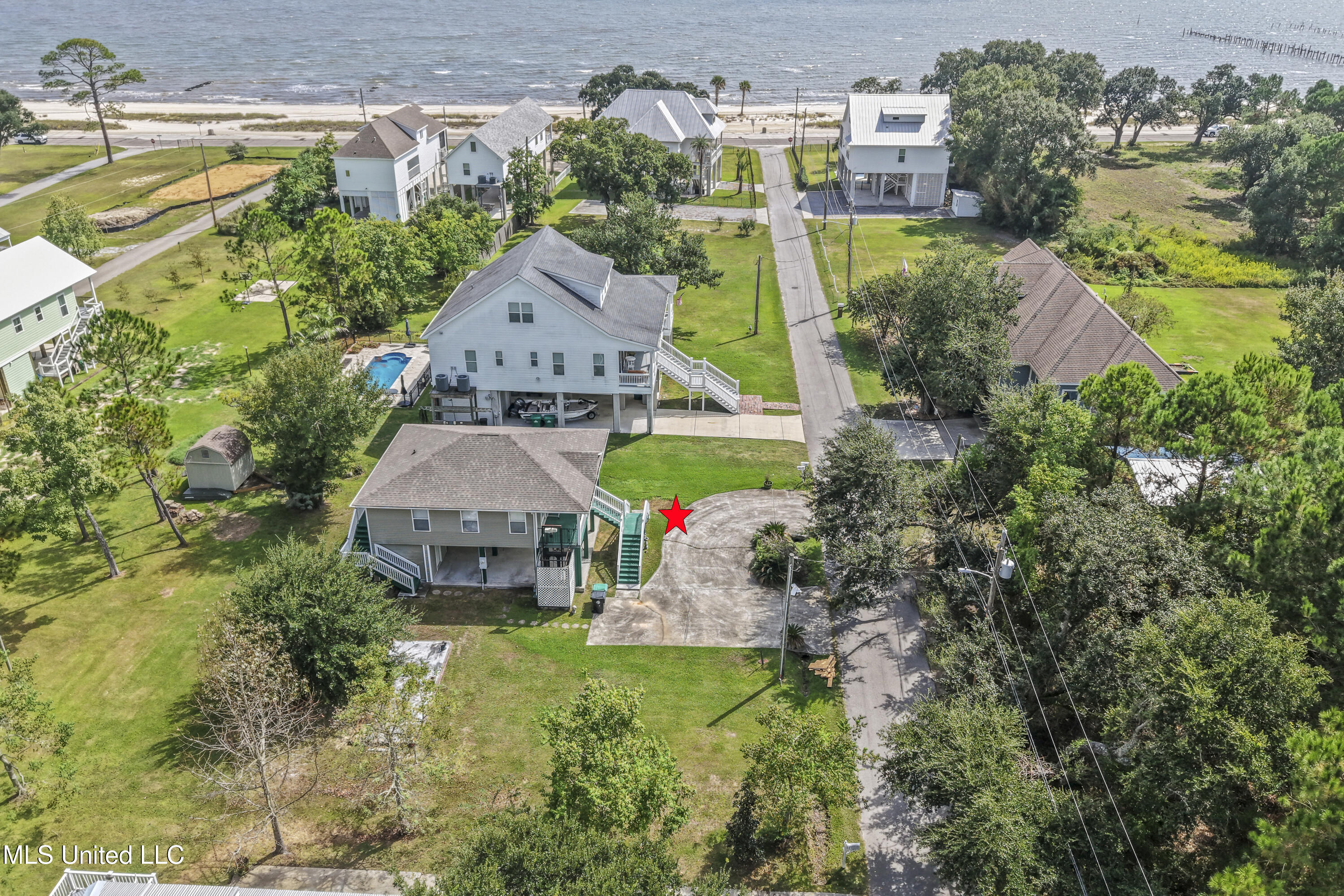 114 Favre Street Property Photo 3