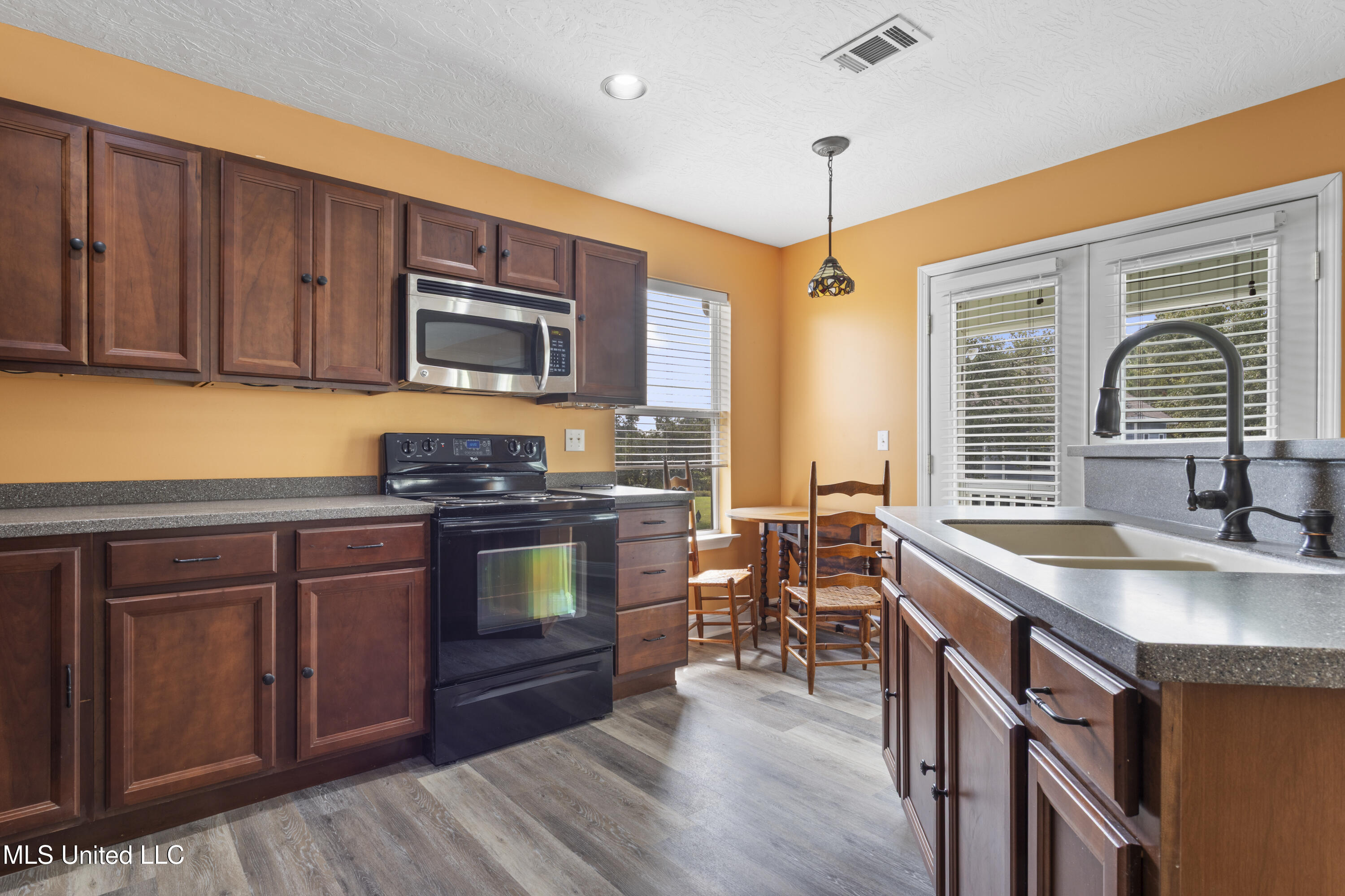 114 Favre Street Property Photo 12